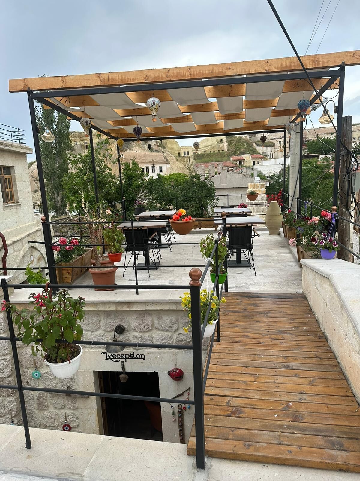 Bayar Cave Suites