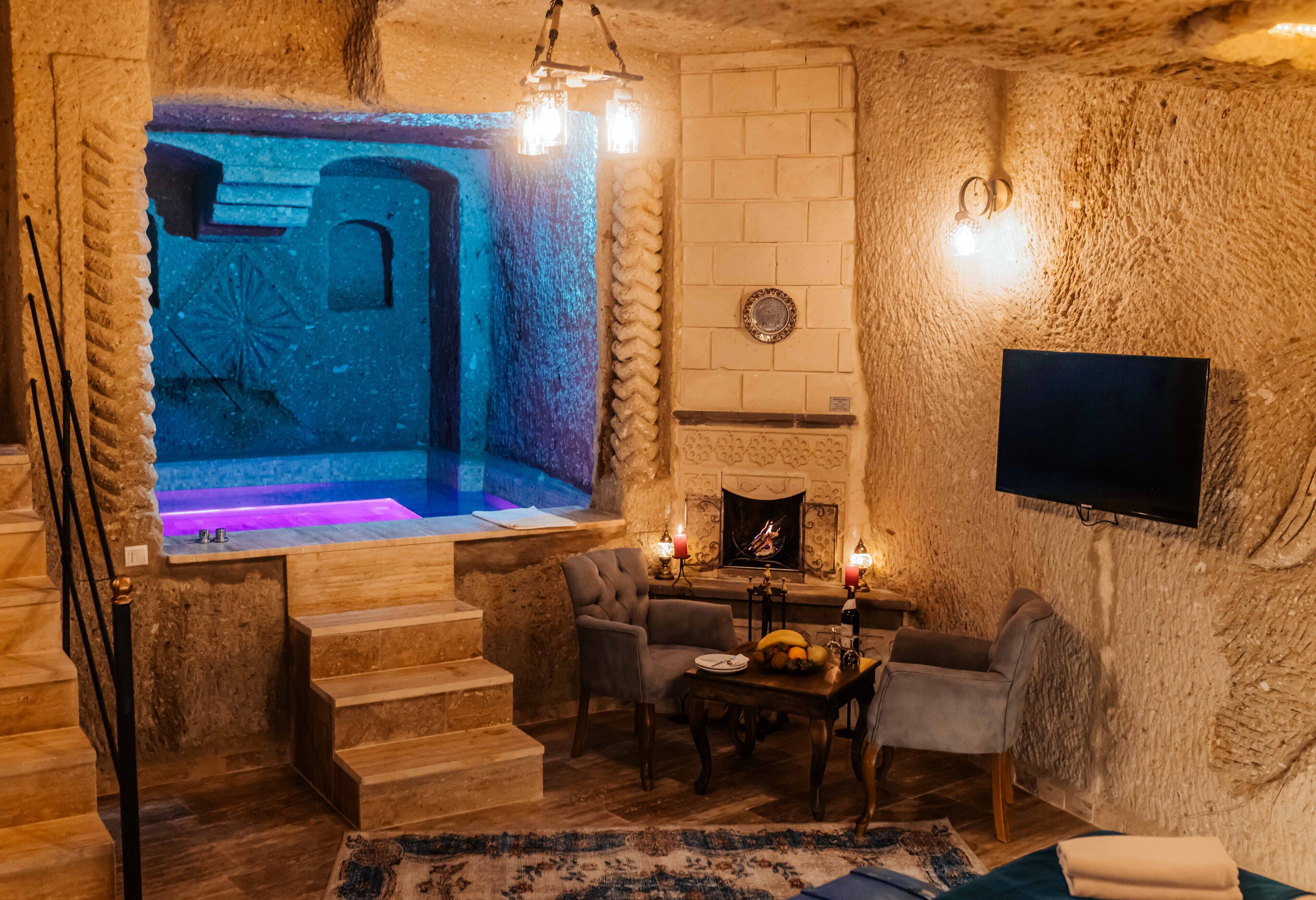 Bayar Cave Suites