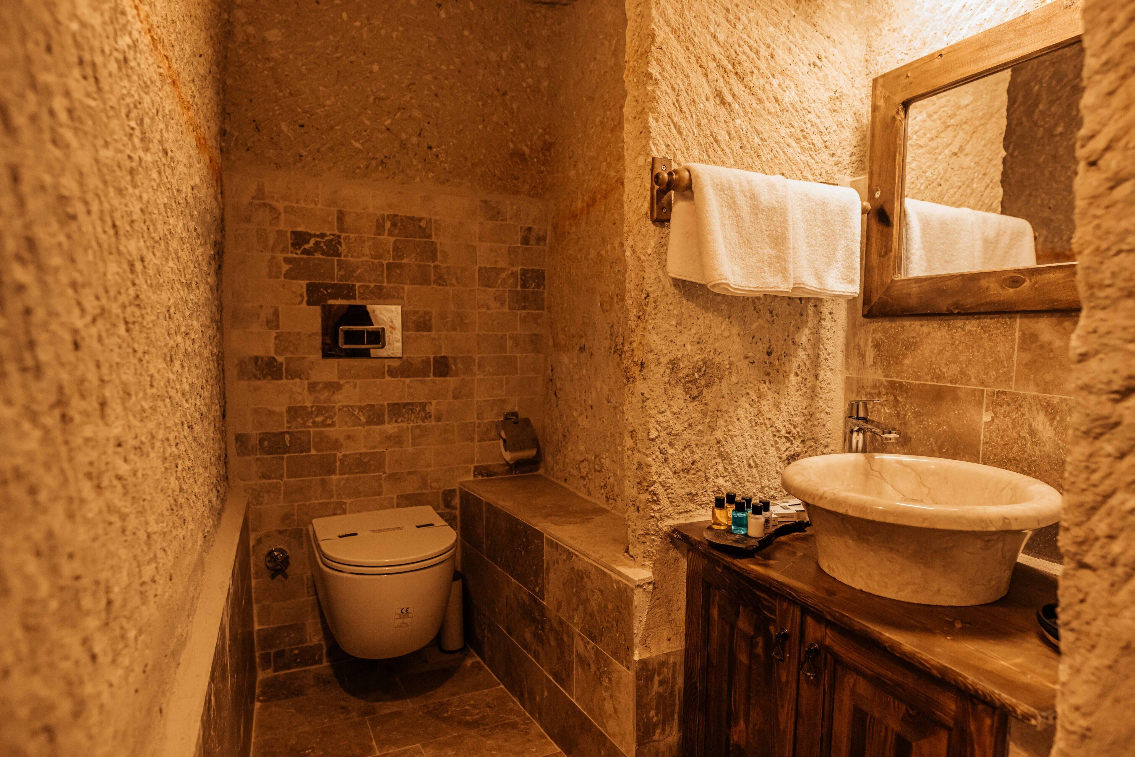 Bayar Cave Suites