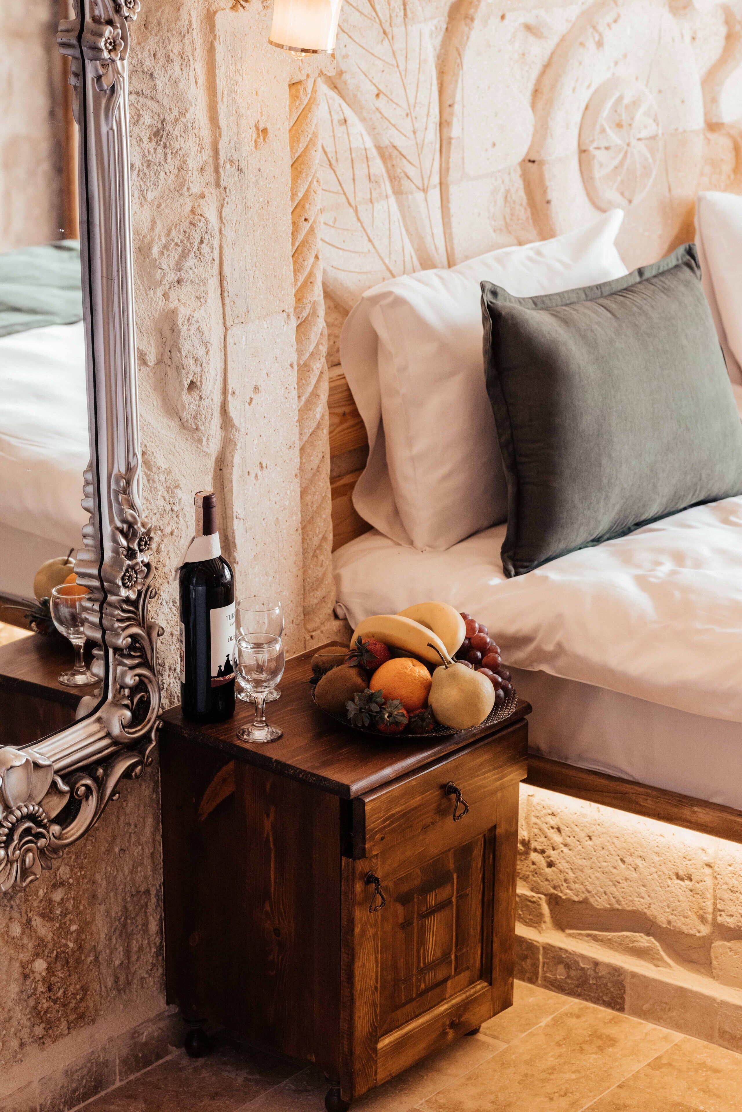 Bayar Cave Suites