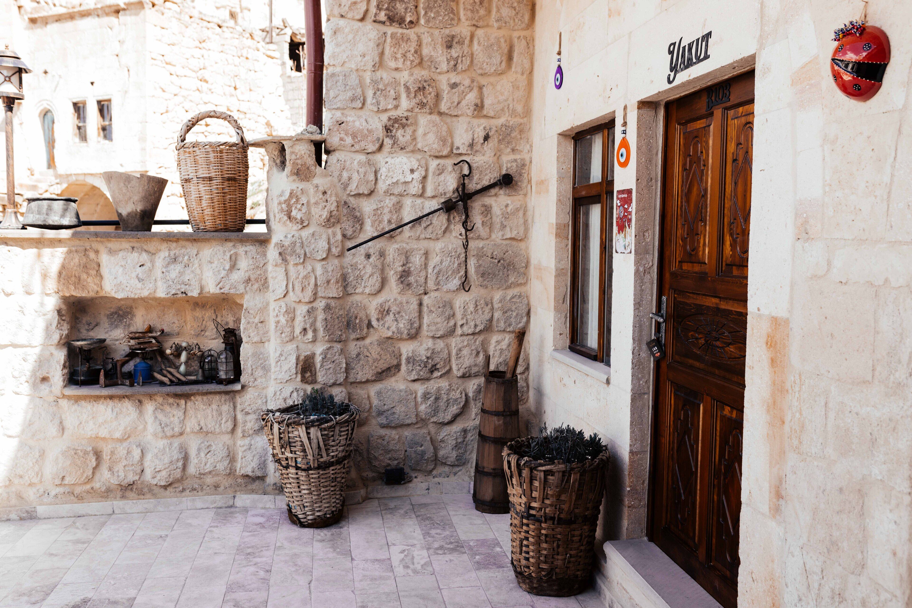 Bayar Cave Suites