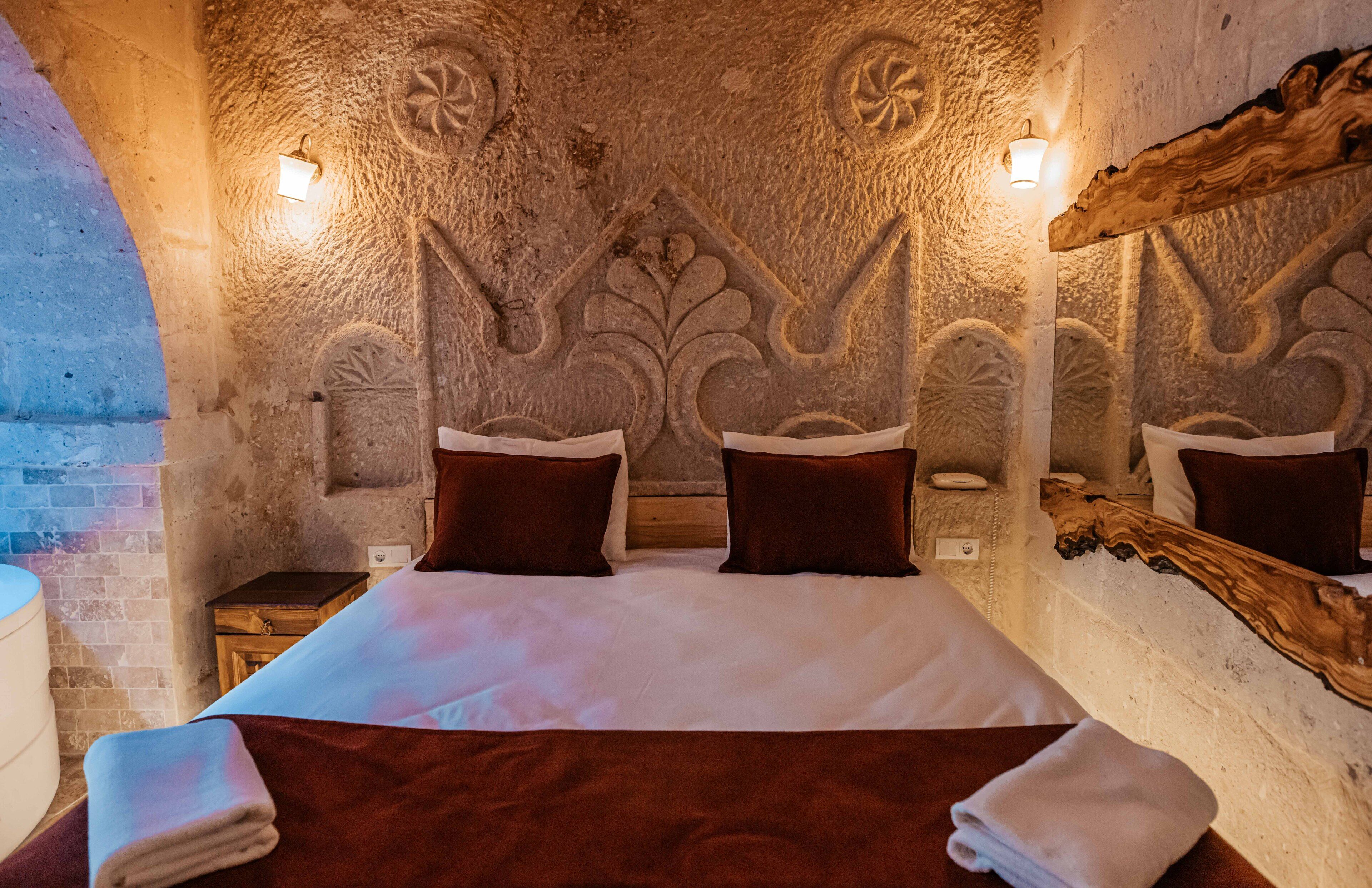 Bayar Cave Suites