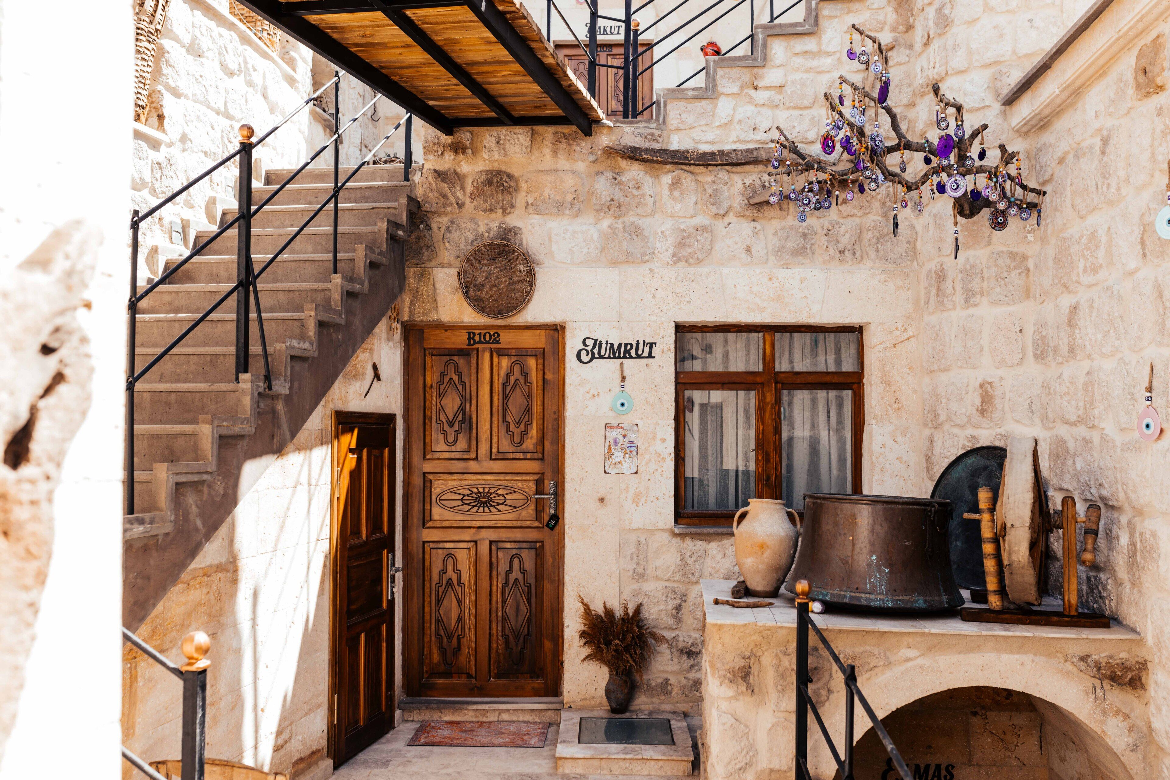 Bayar Cave Suites