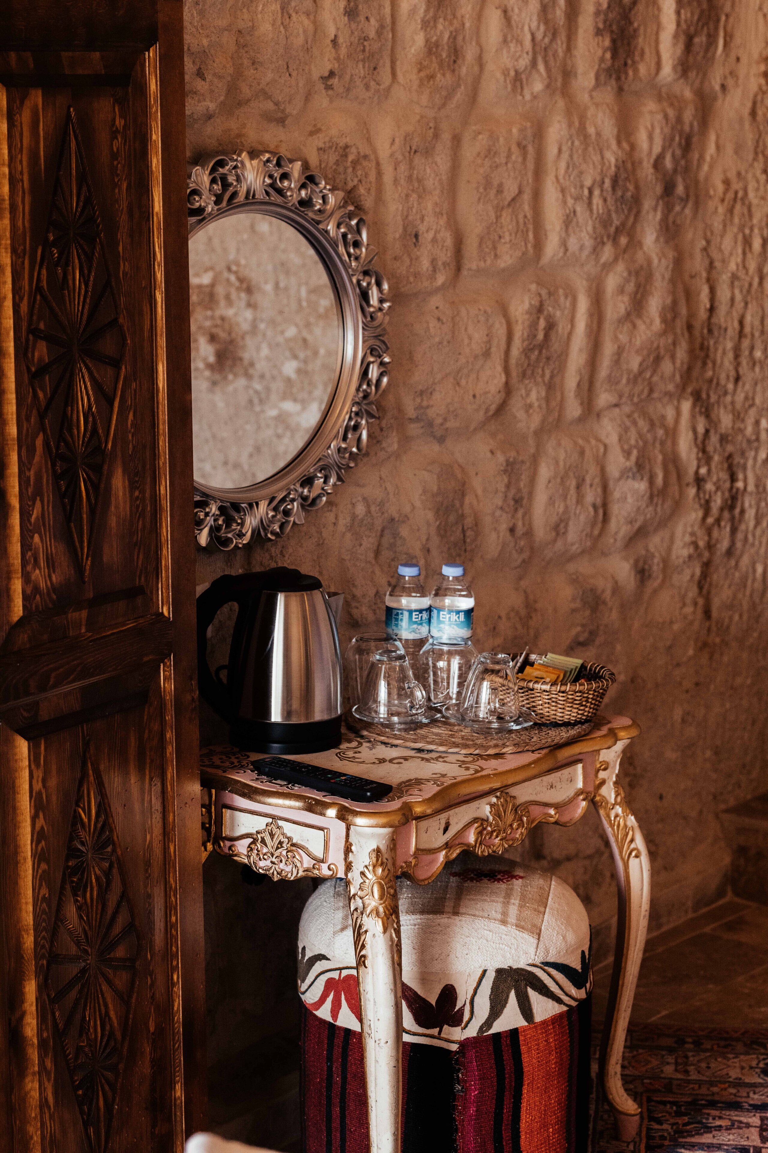 Bayar Cave Suites