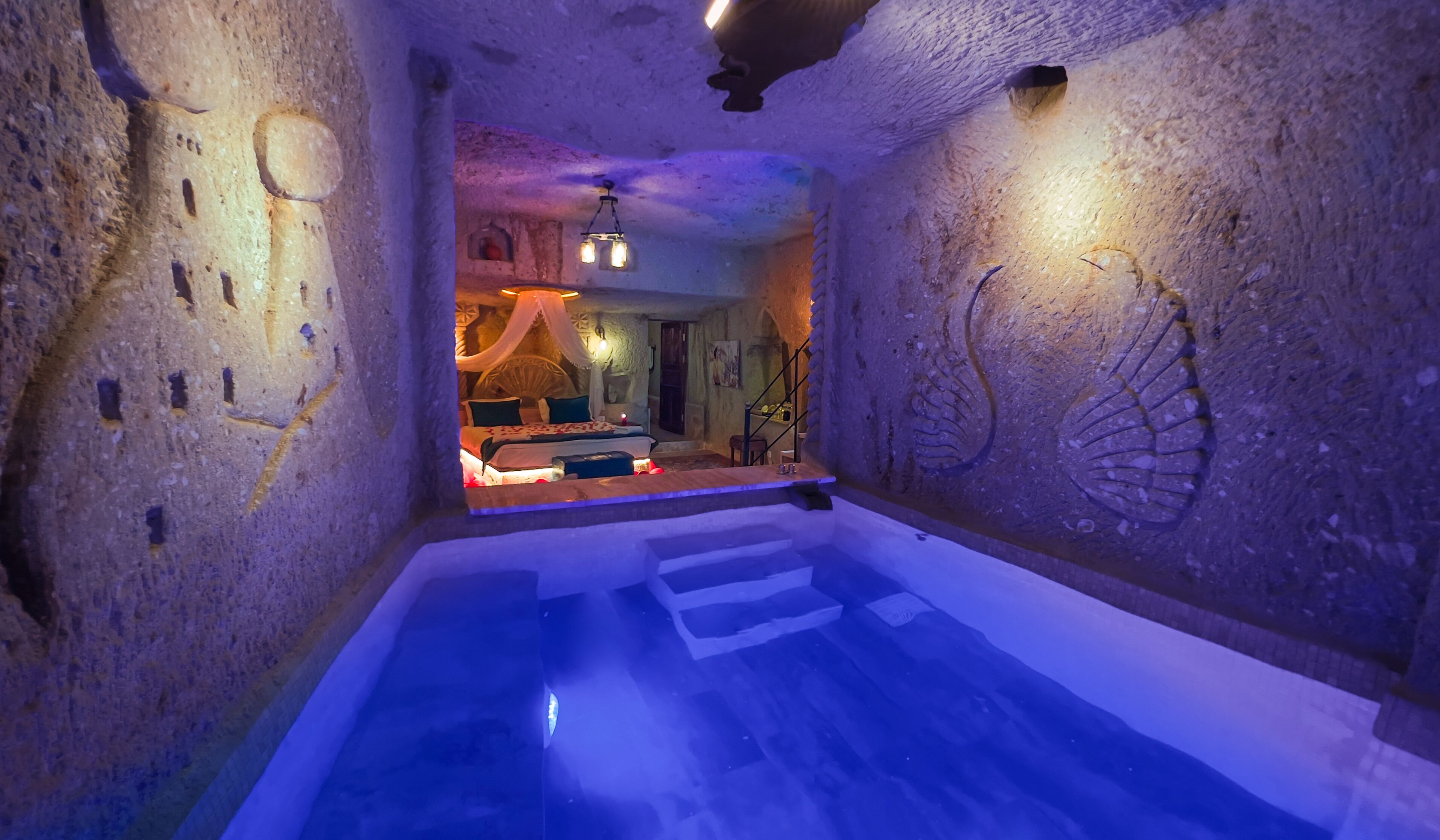 Bayar Cave Suites