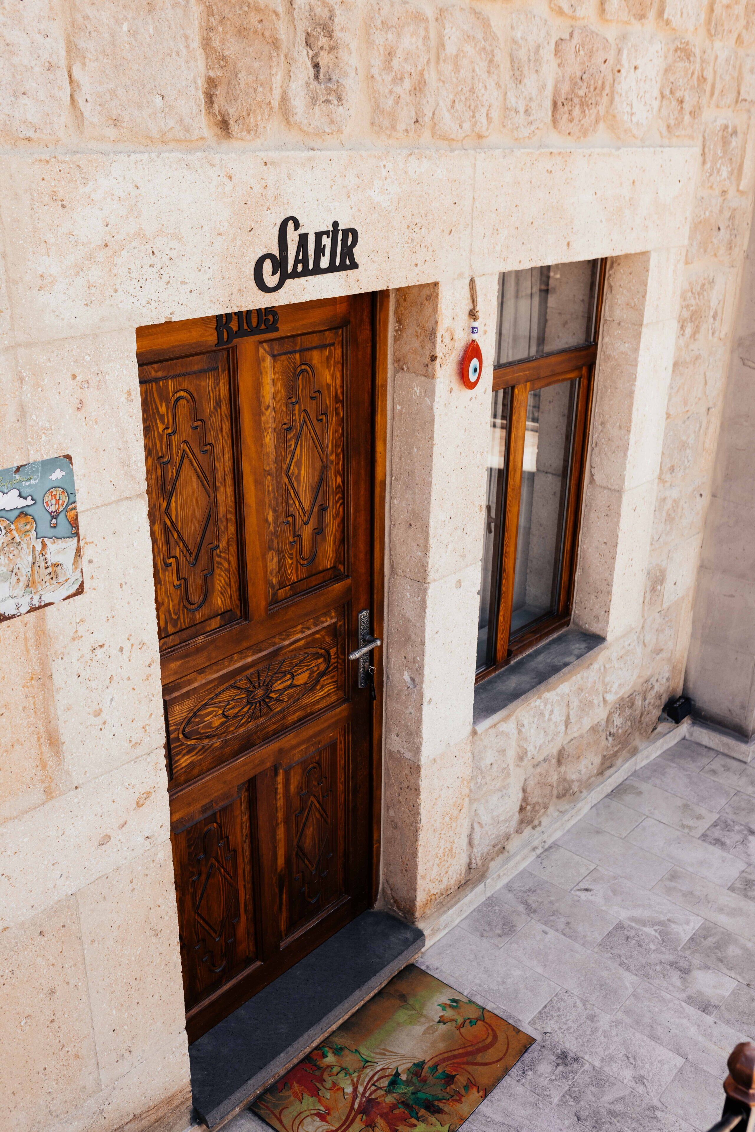 Bayar Cave Suites