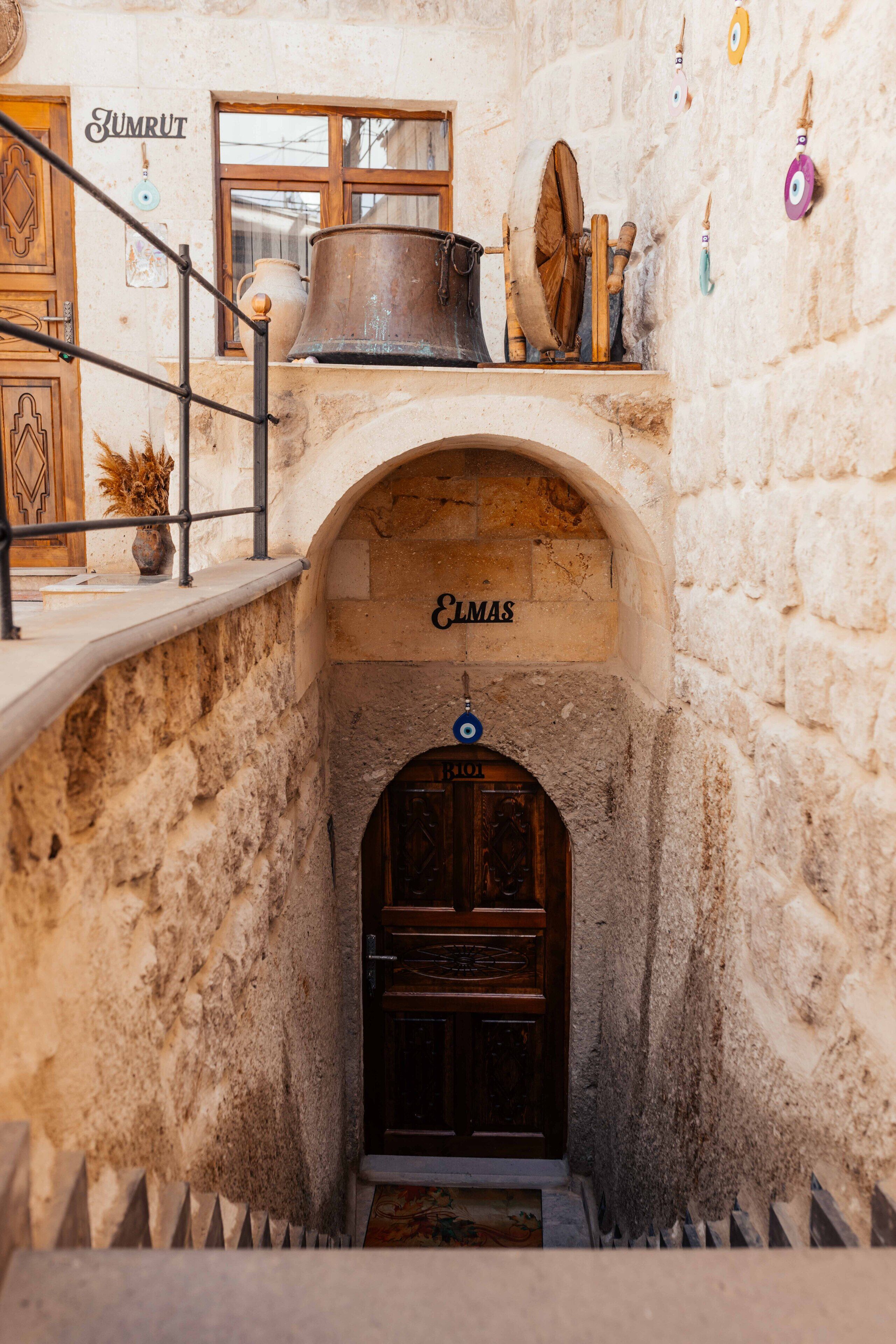 Bayar Cave Suites