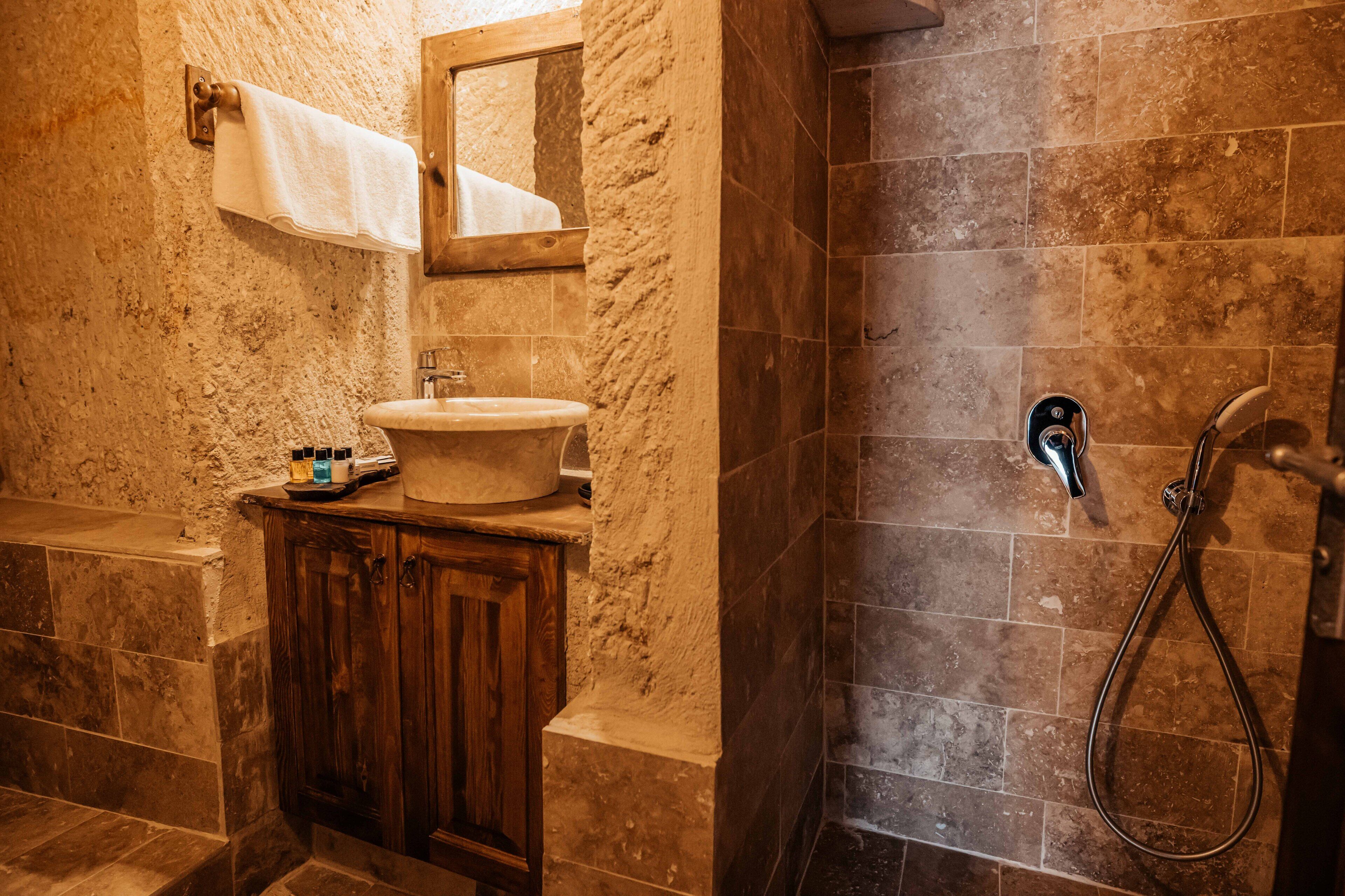 Bayar Cave Suites