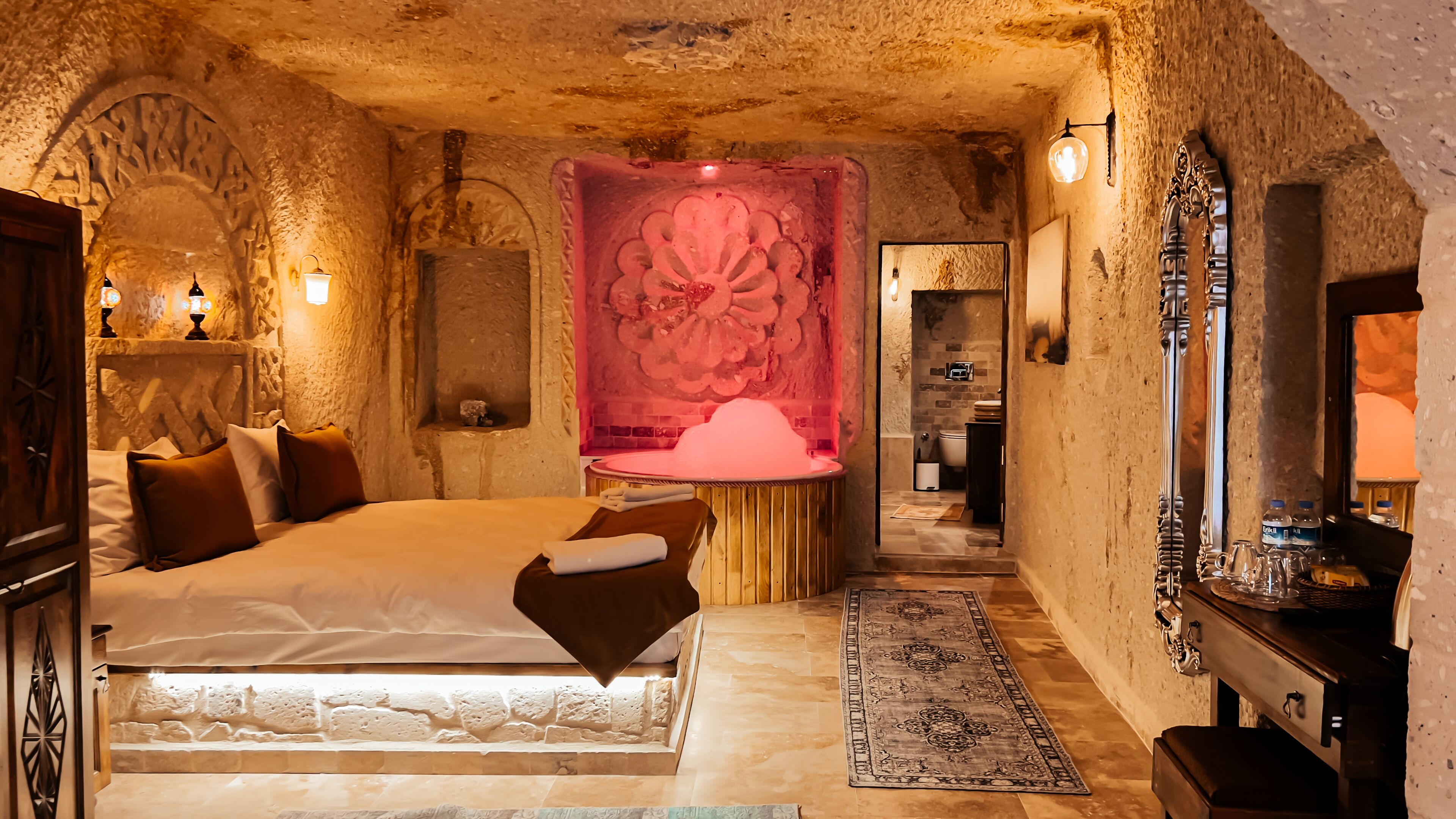 Bayar Cave Suites