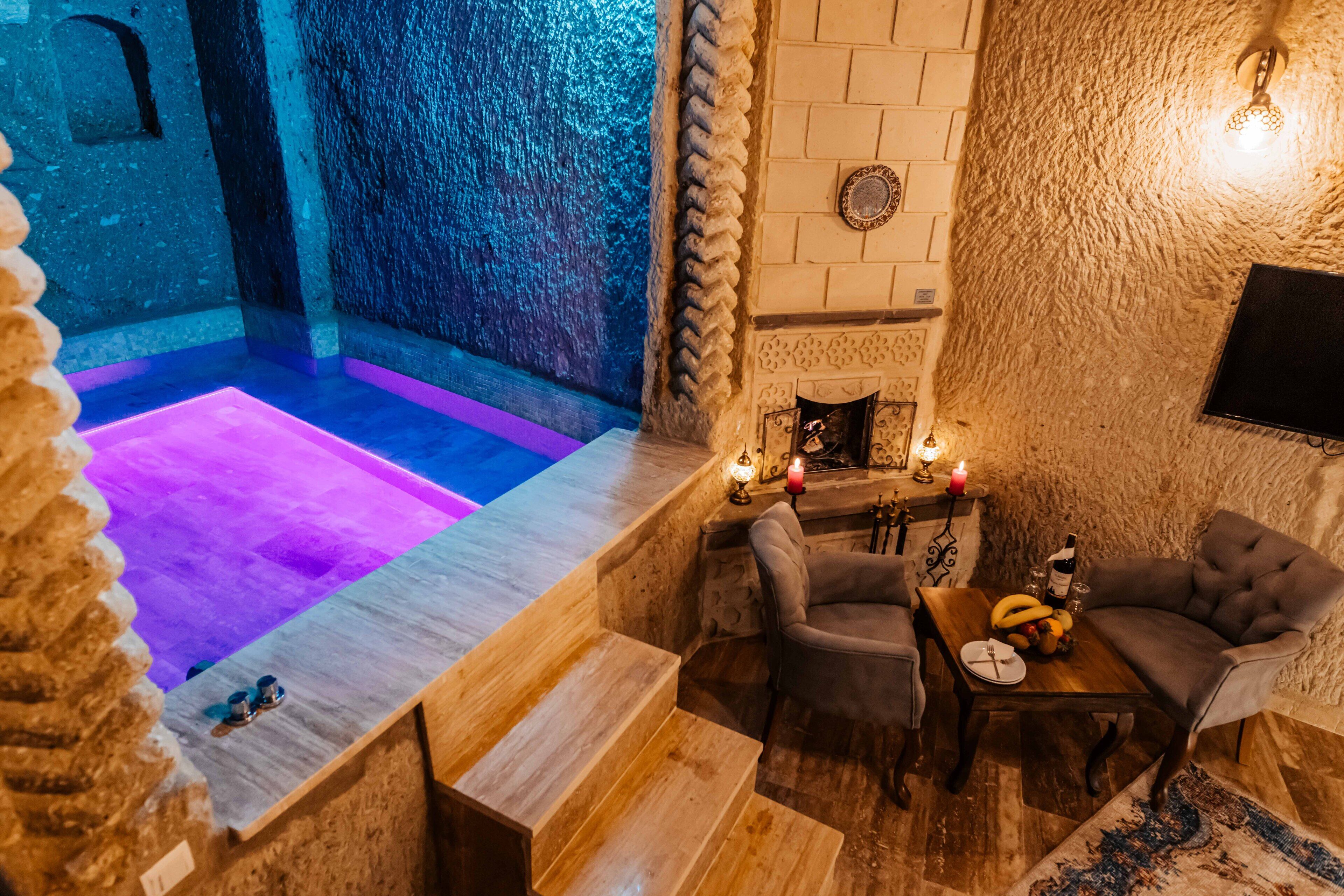 Bayar Cave Suites