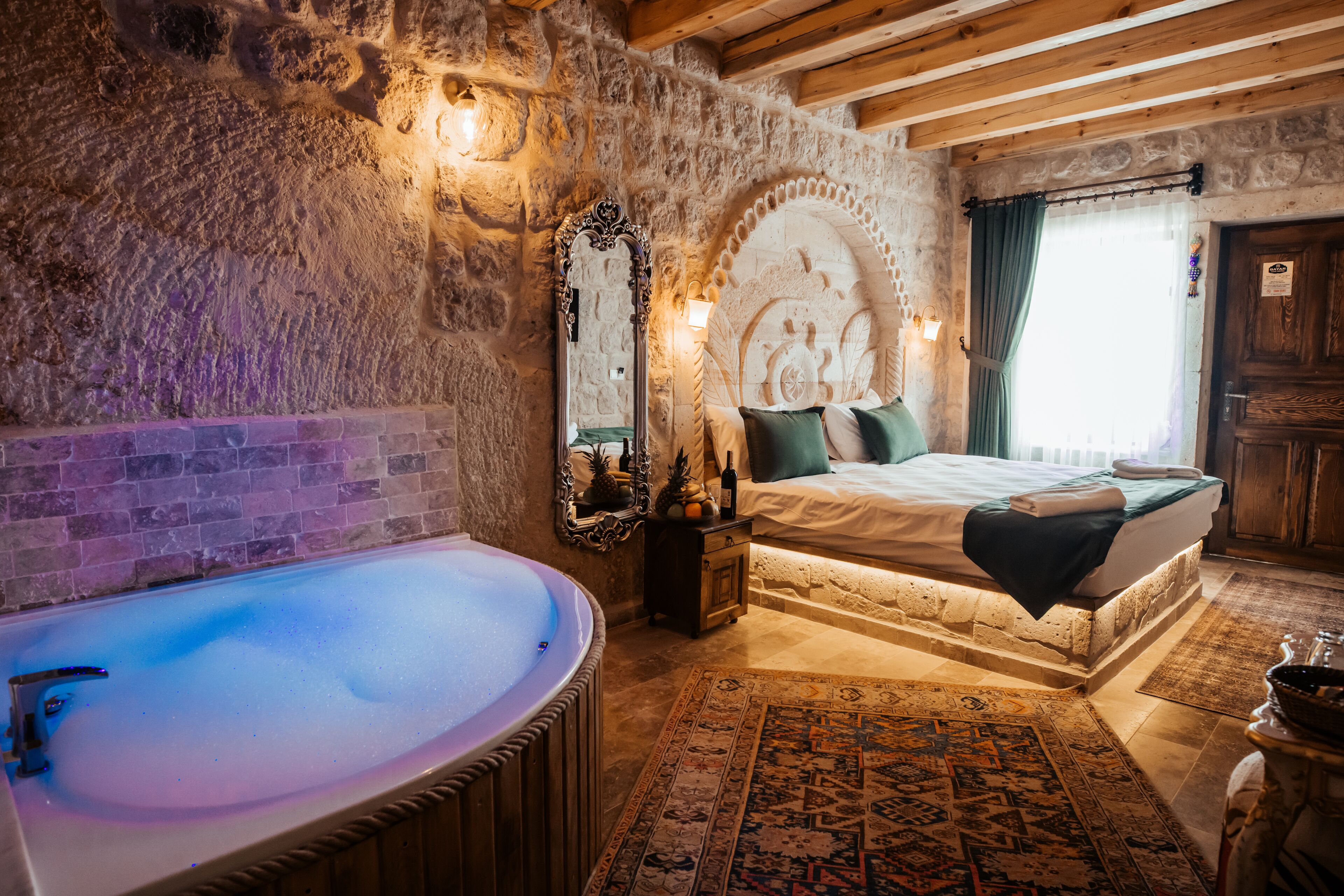 Bayar Cave Suites