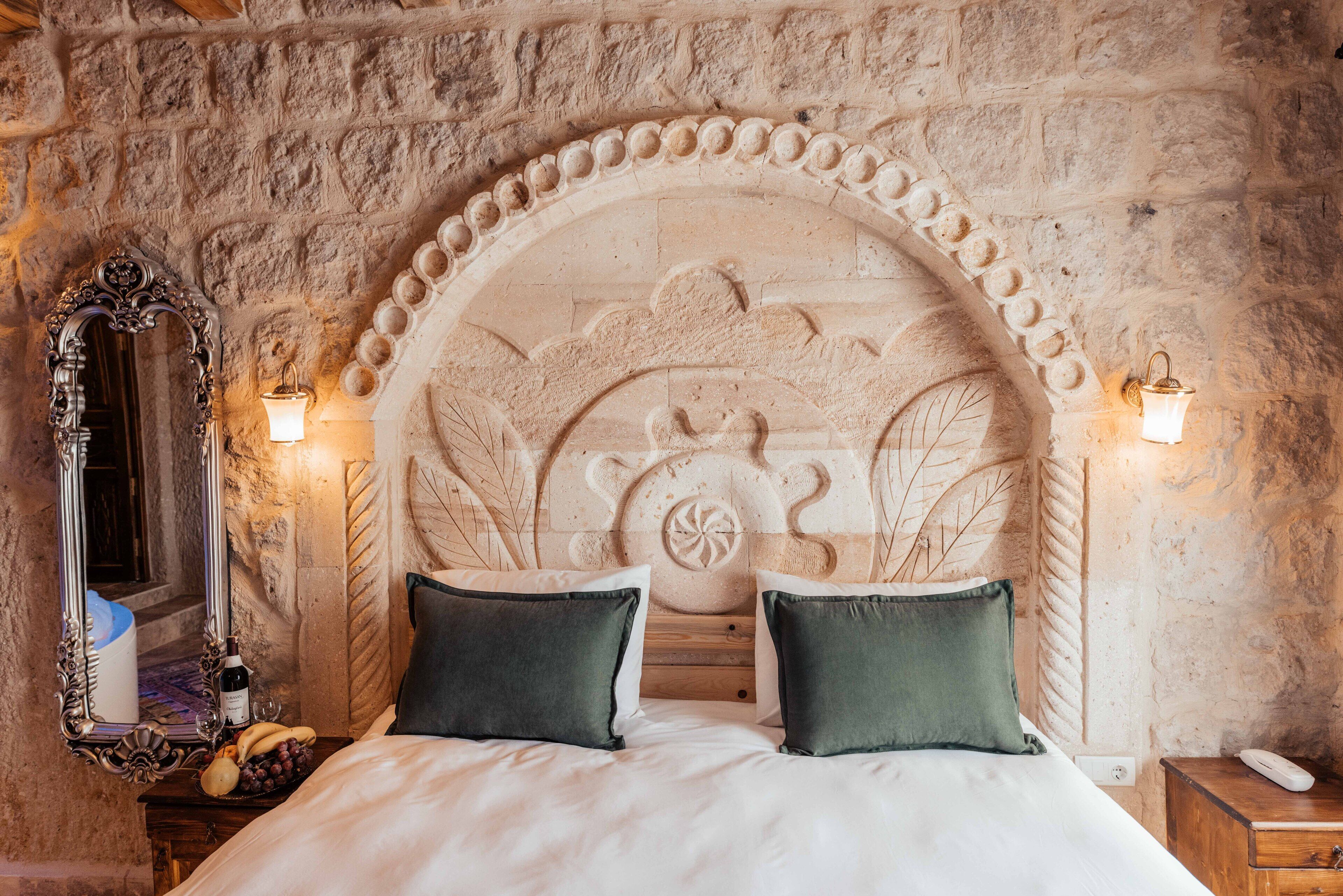 Bayar Cave Suites