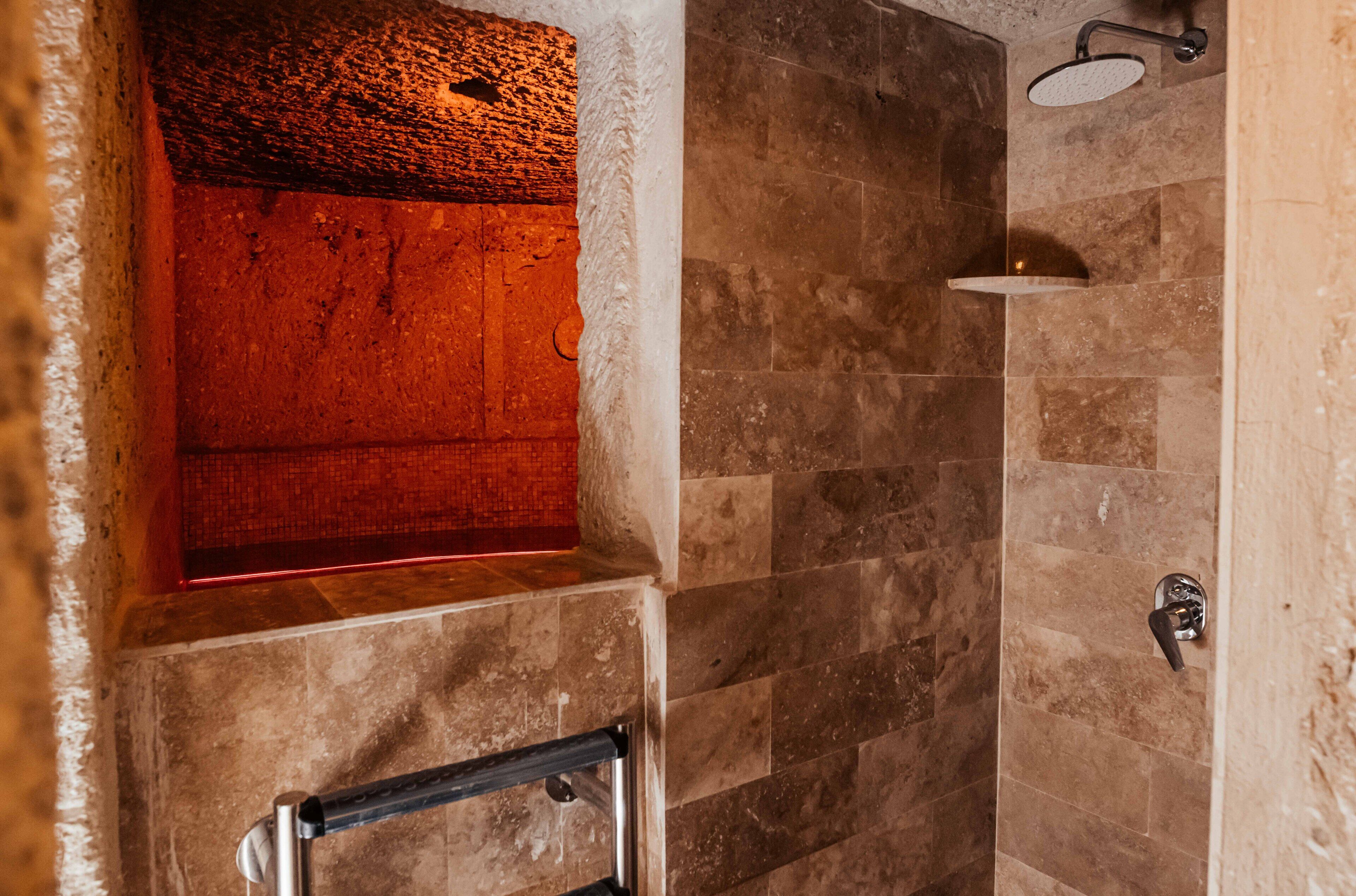 Bayar Cave Suites