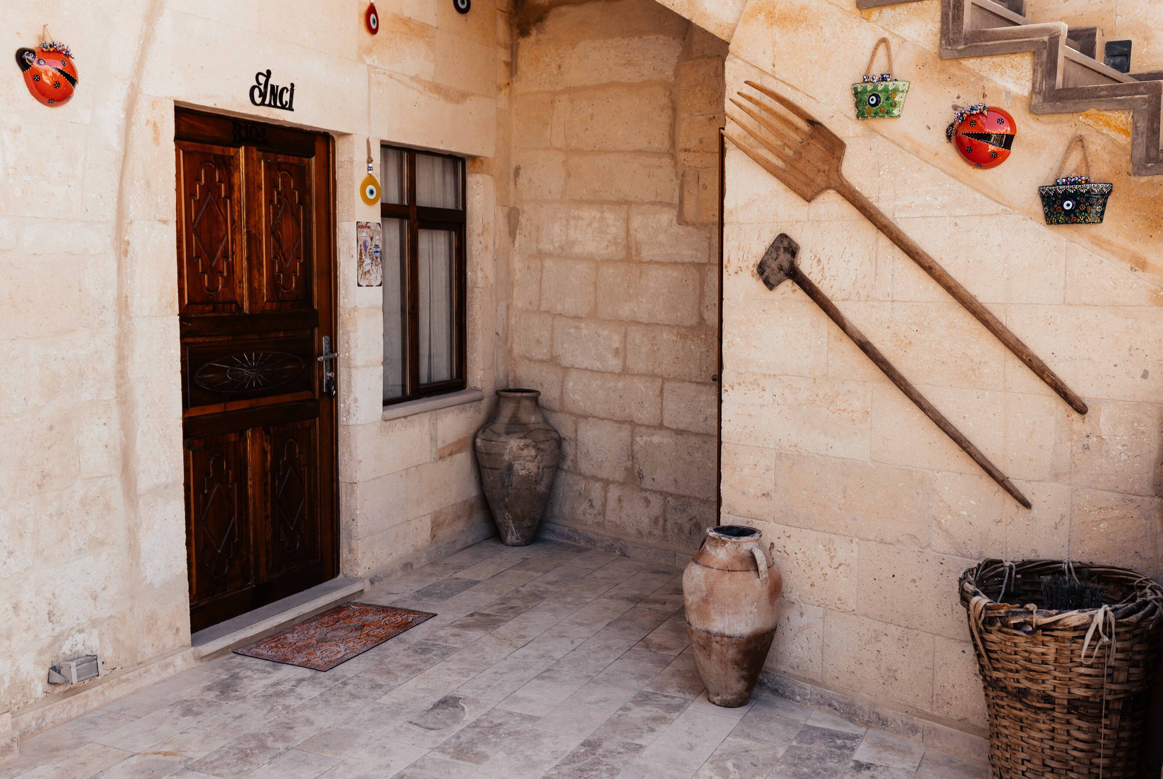 Bayar Cave Suites