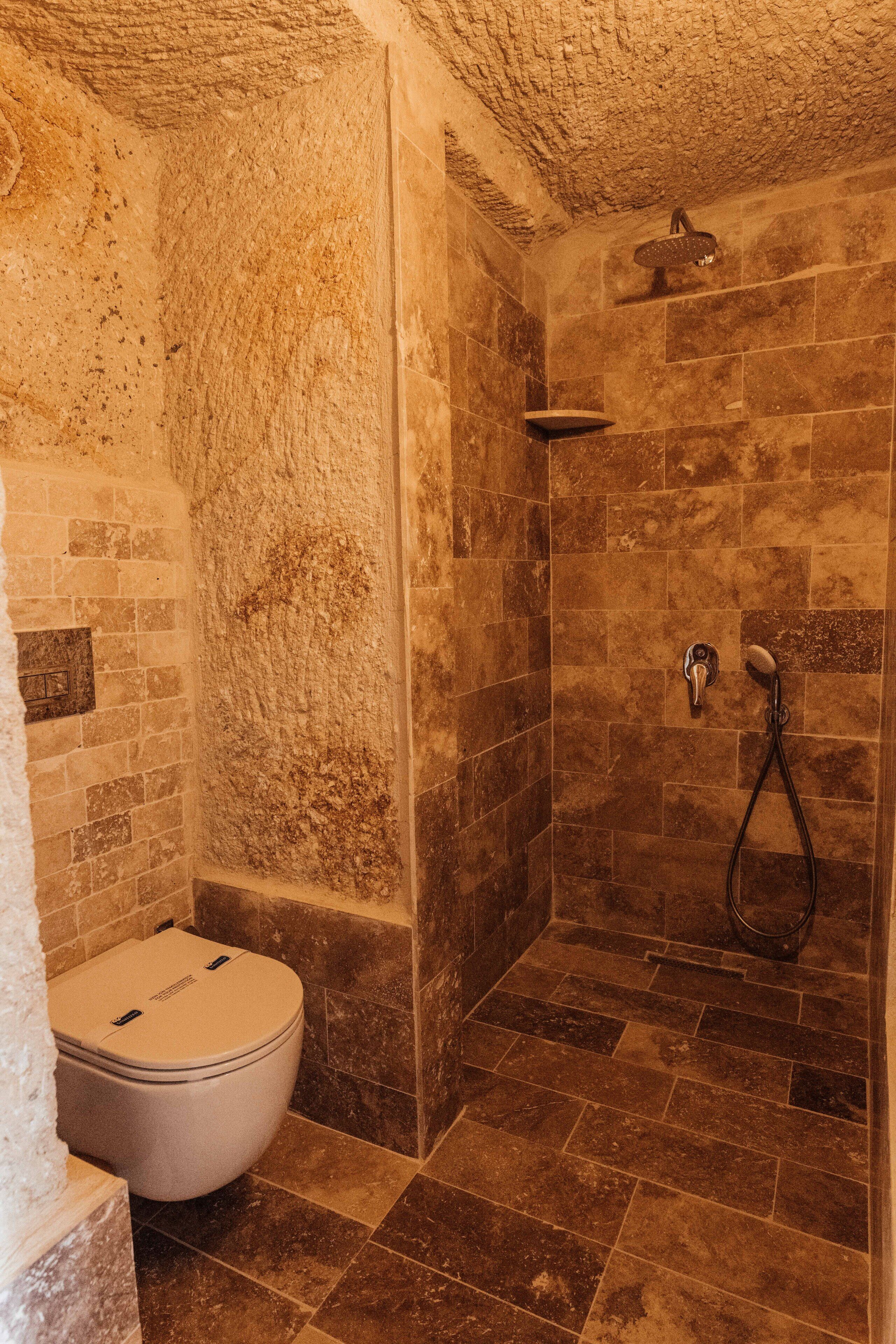 Bayar Cave Suites