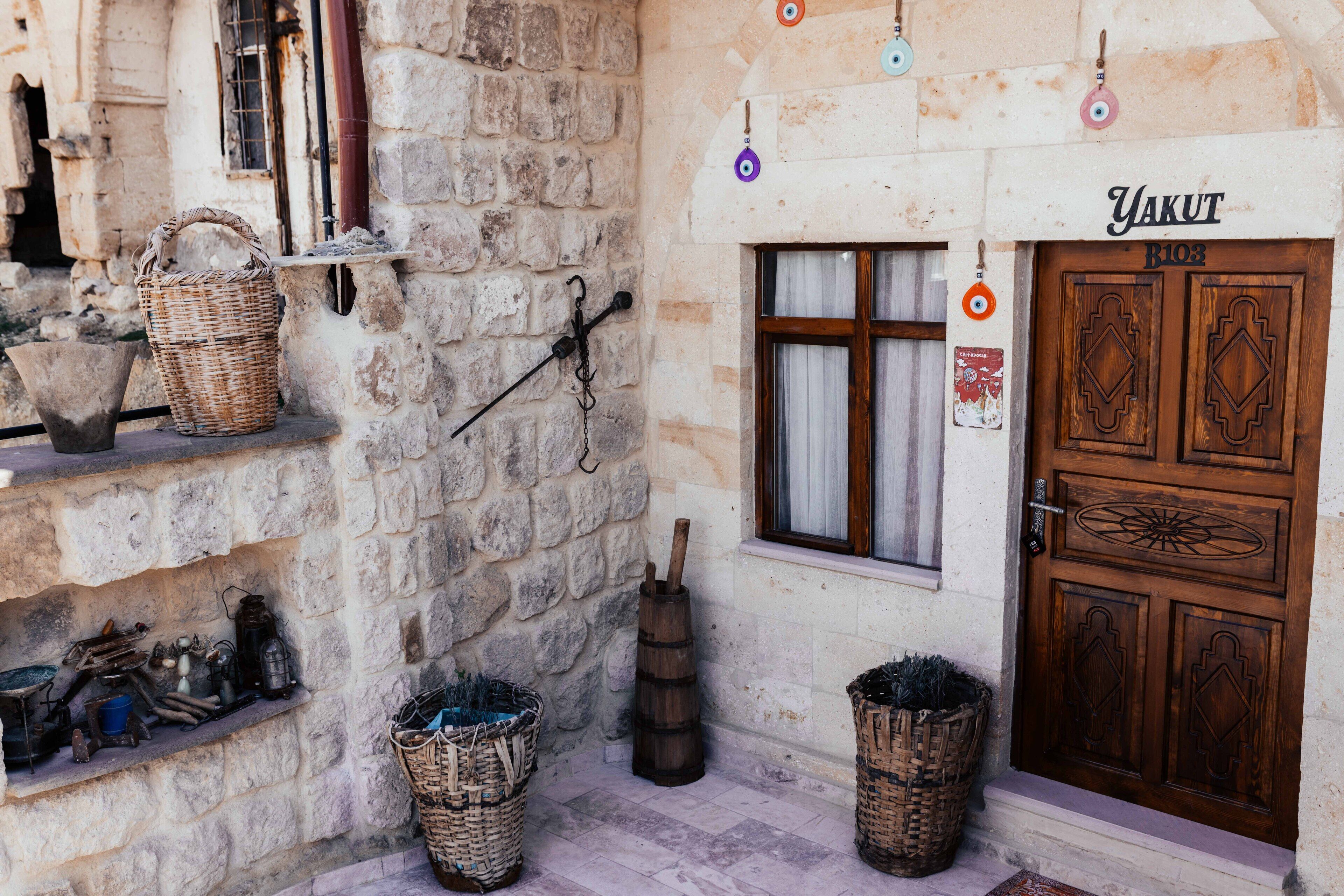 Bayar Cave Suites