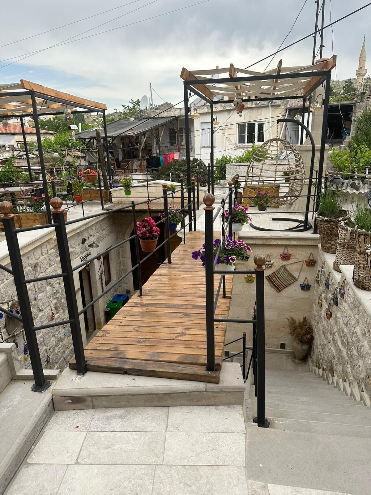 Bayar Cave Suites