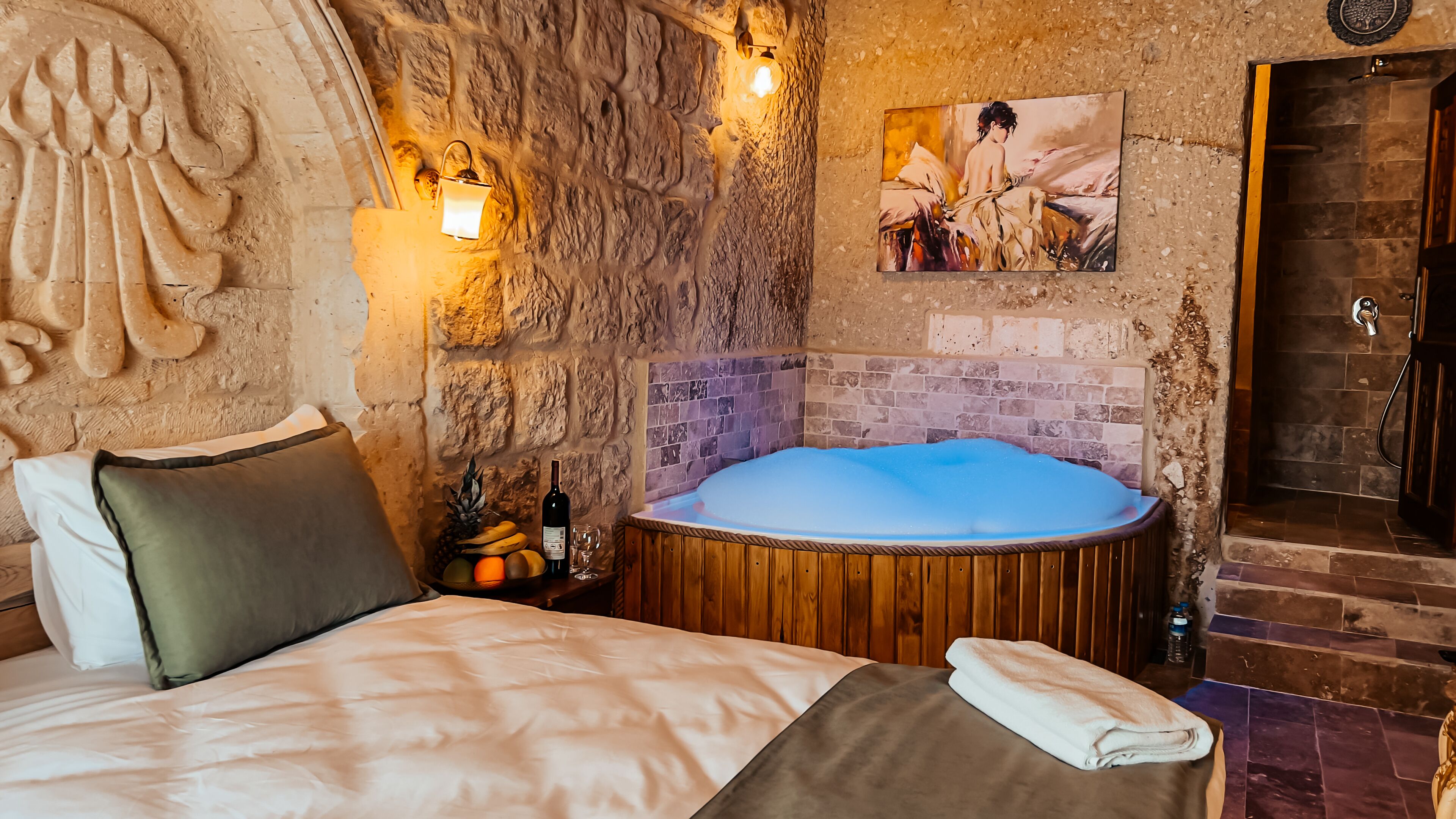 Bayar Cave Suites