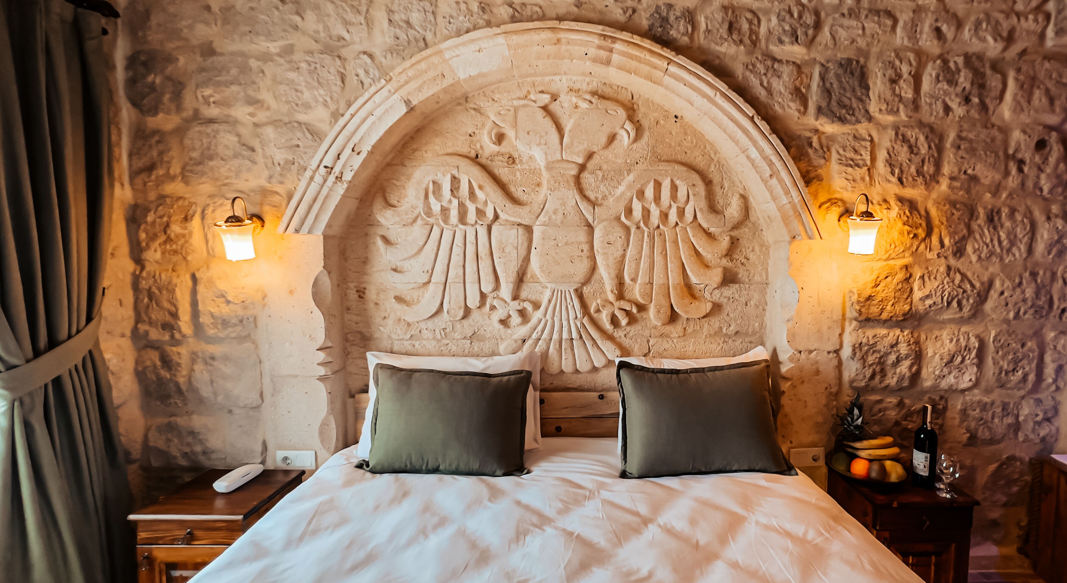 Bayar Cave Suites