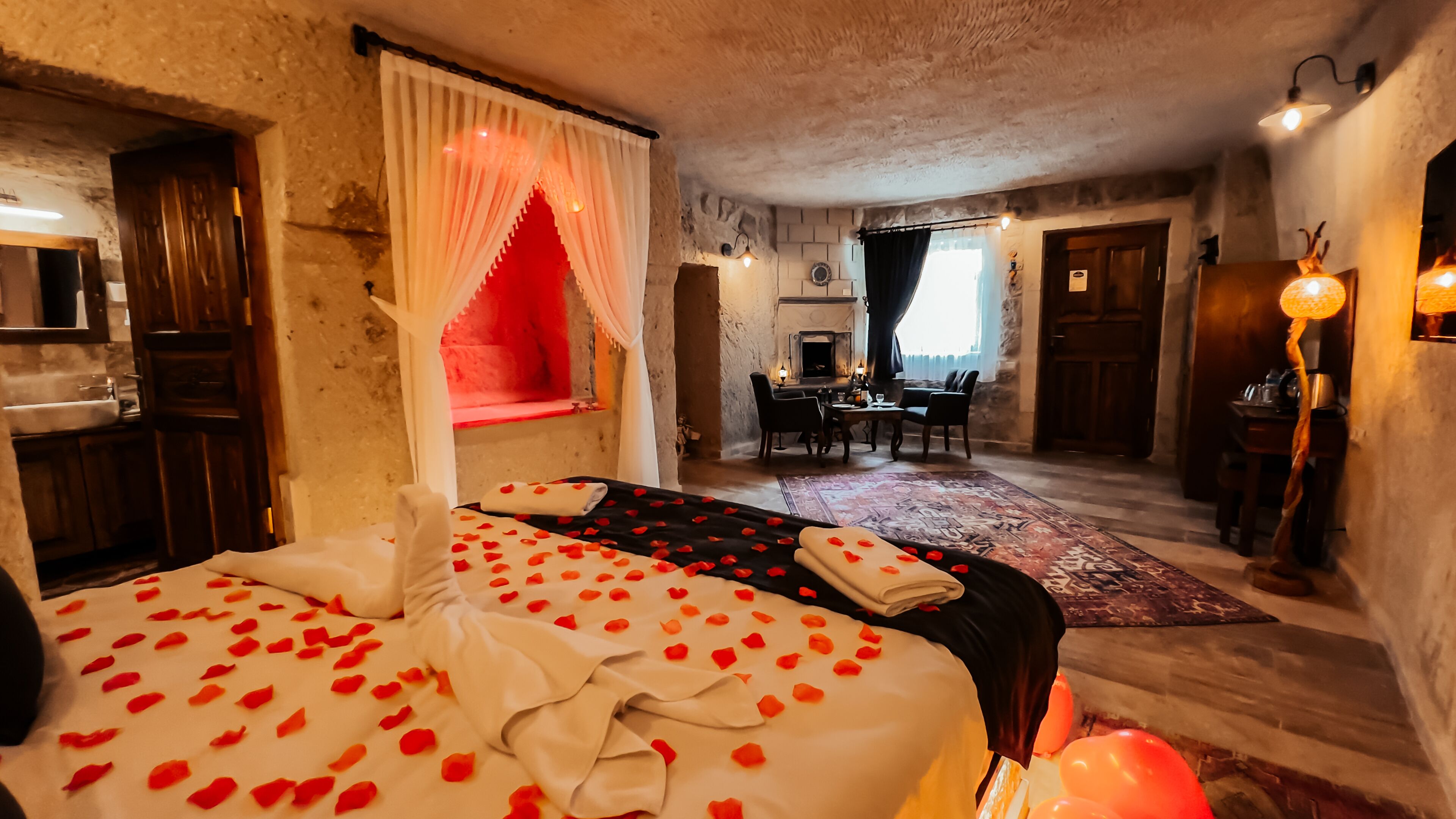 Bayar Cave Suites