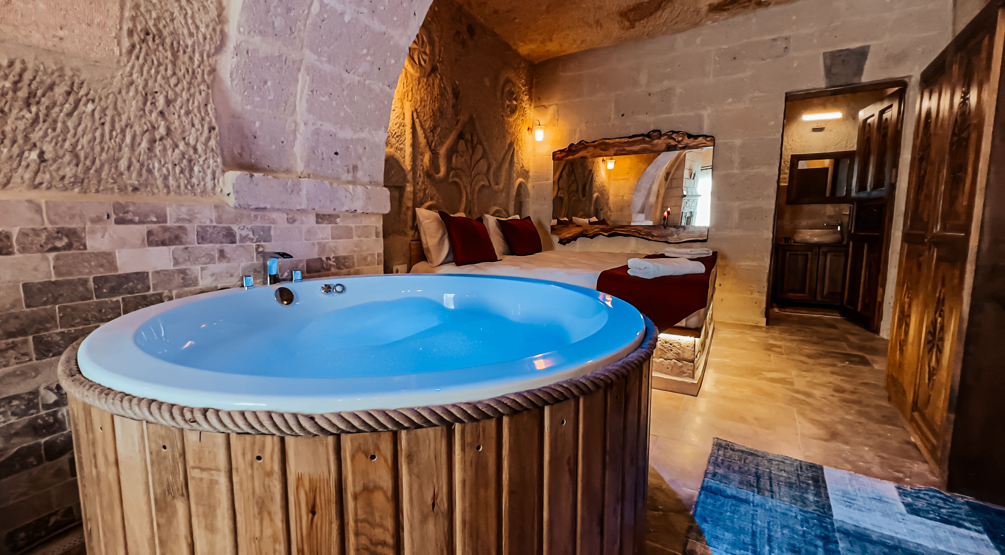 Bayar Cave Suites