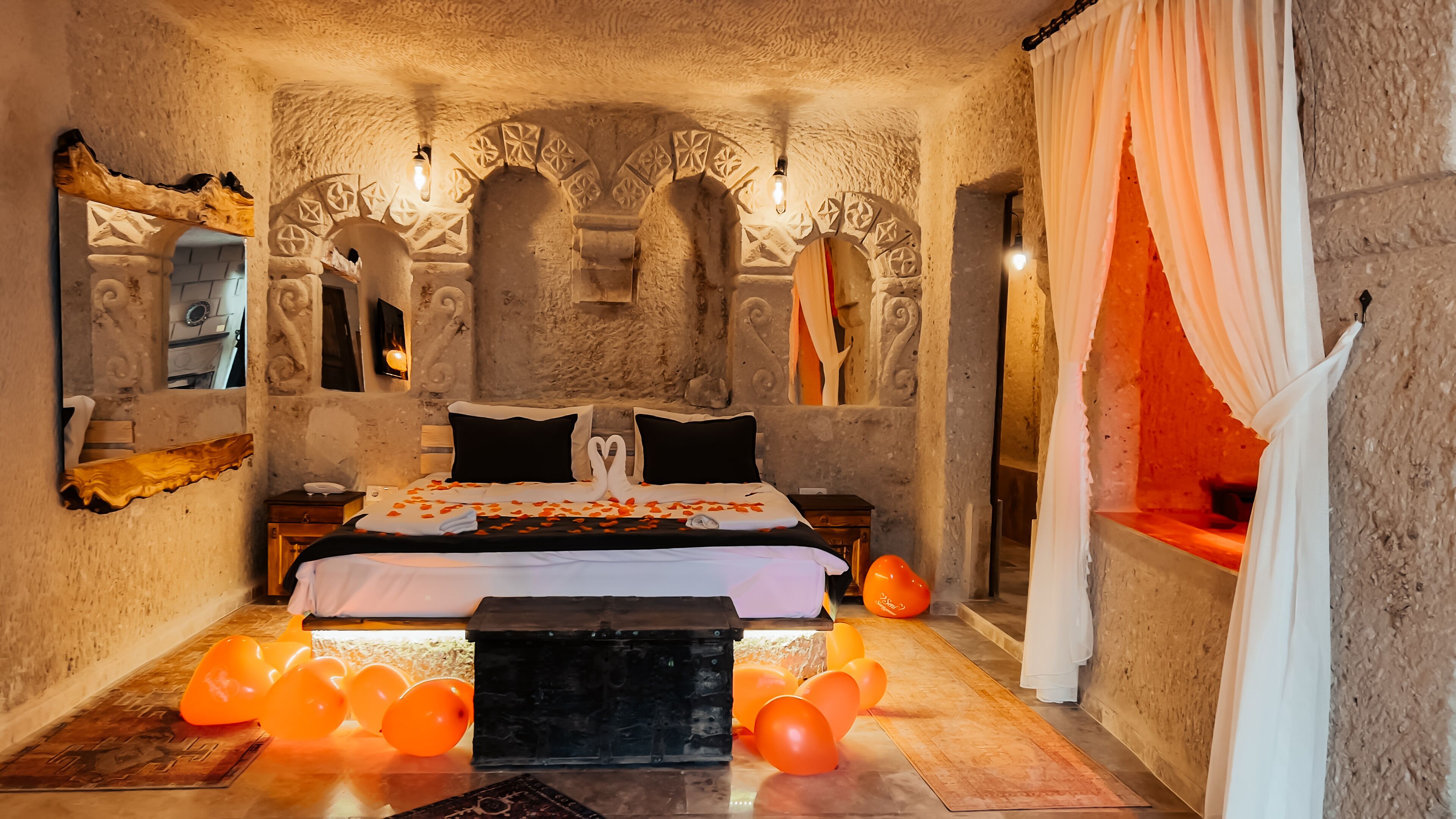 Bayar Cave Suites