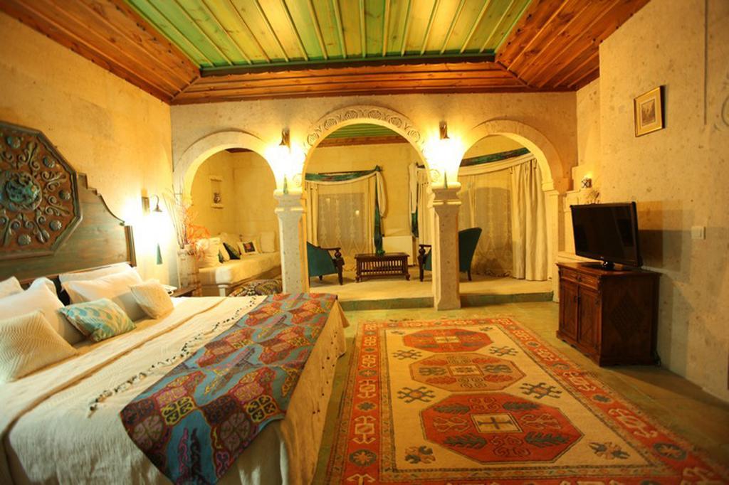Blue Valley Cave Hotel