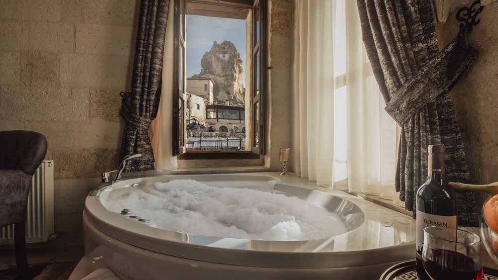Carna Cave Hotel