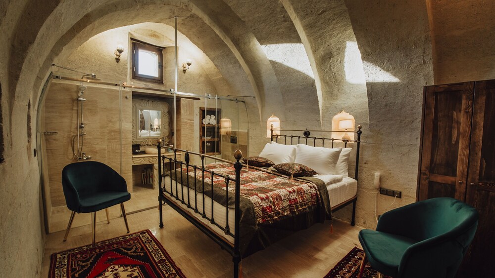 Carna Cave Hotel