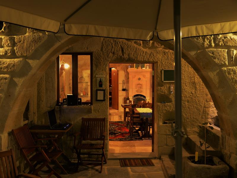 Canyon Cave Hotel