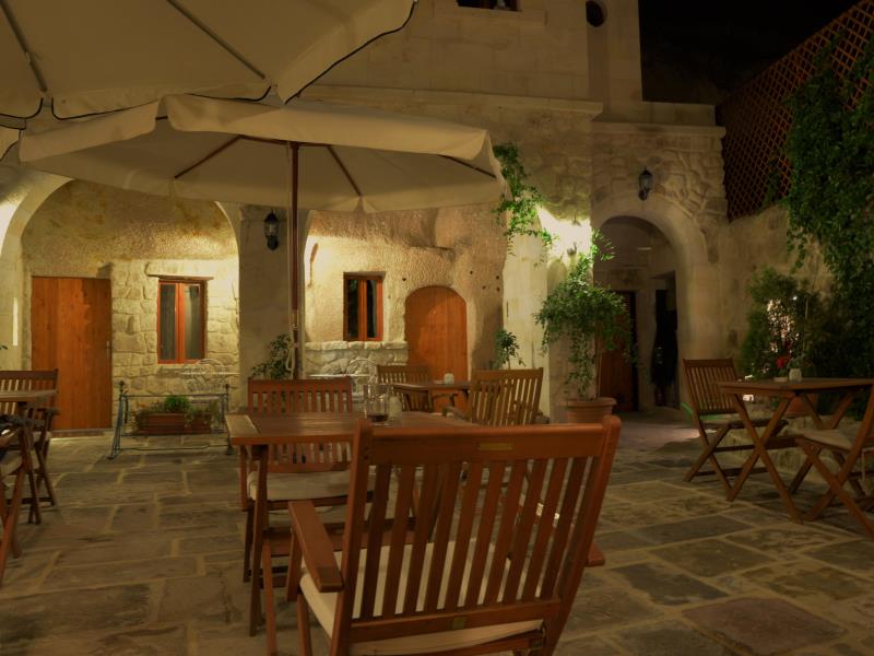 Canyon Cave Hotel