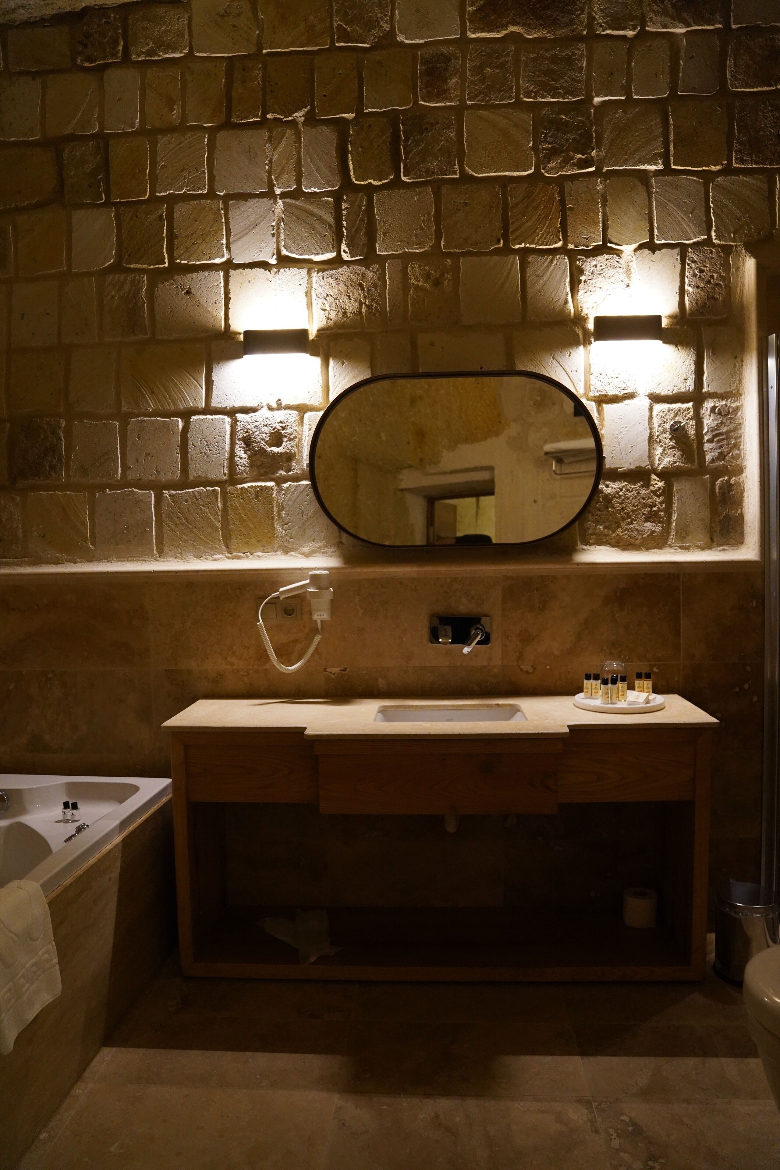 Evanthia Cave Suites