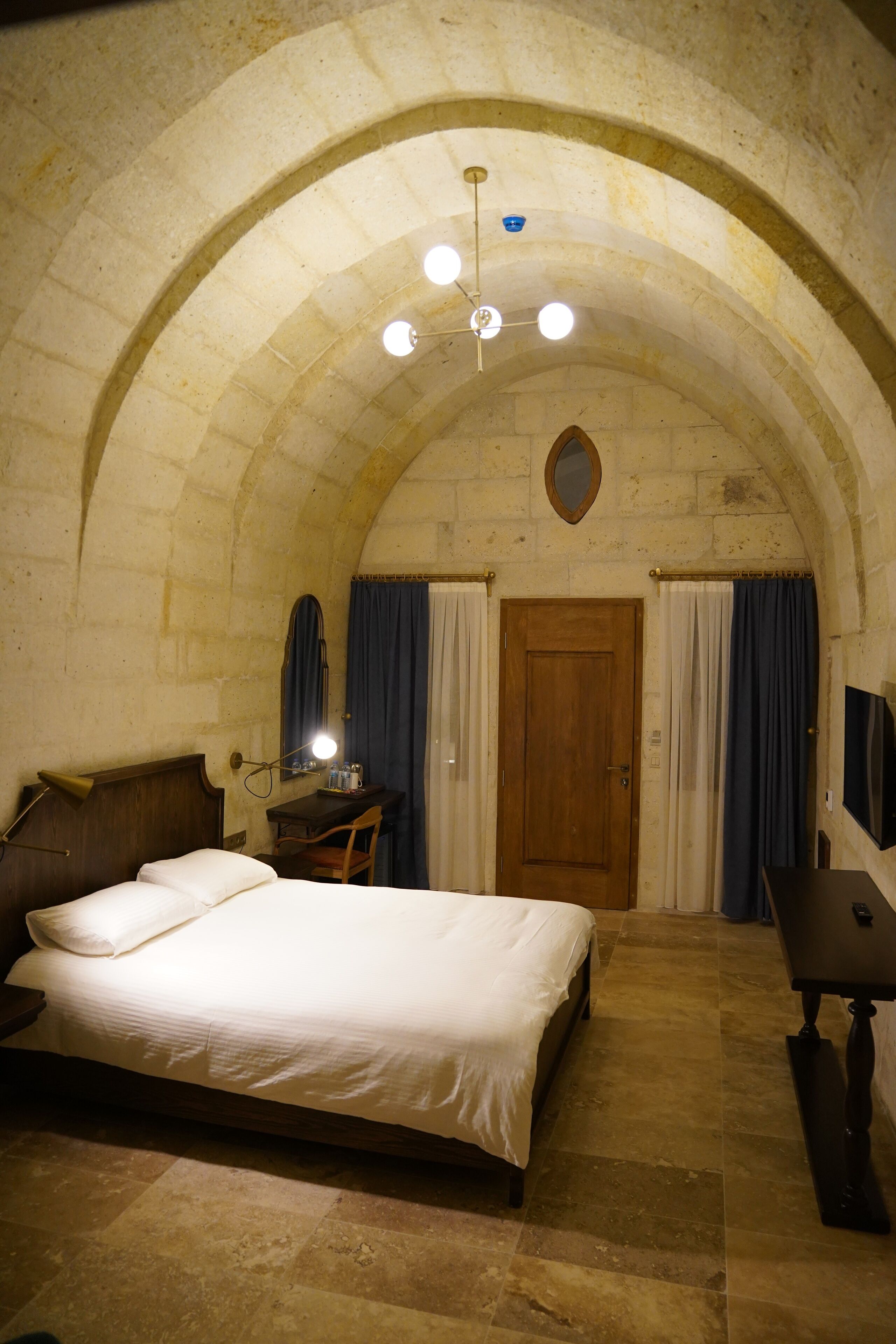 Evanthia Cave Suites