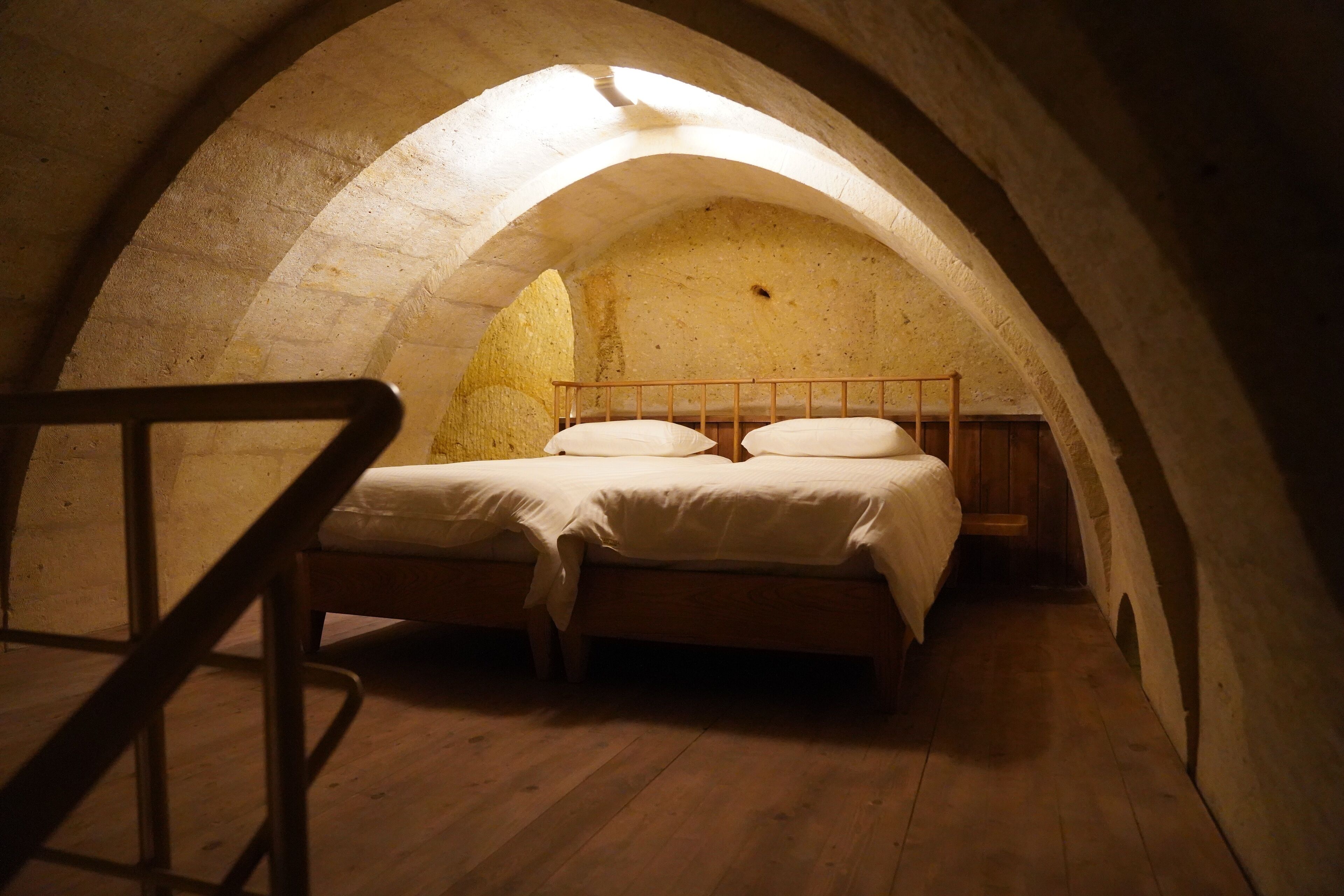 Evanthia Cave Suites