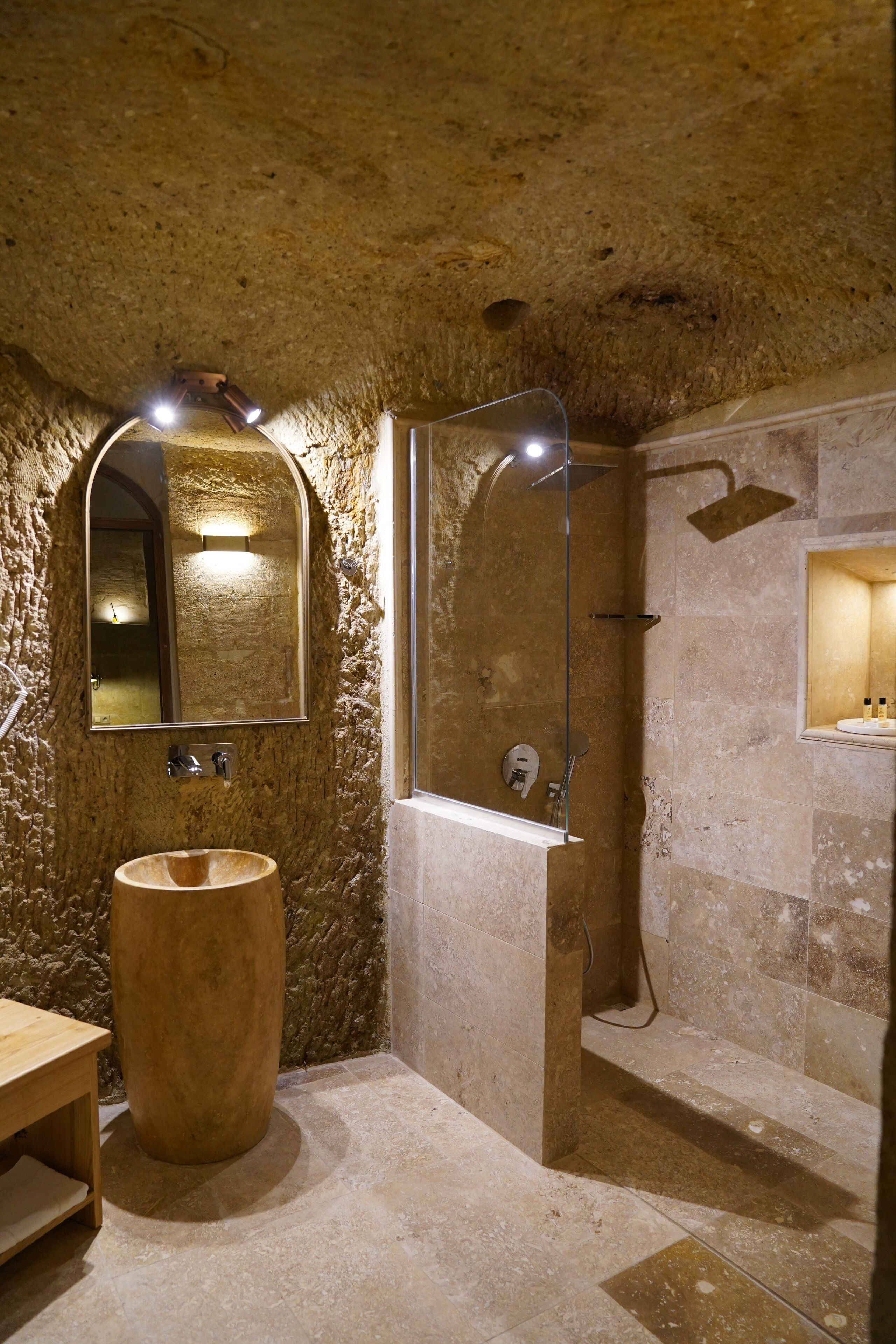 Evanthia Cave Suites