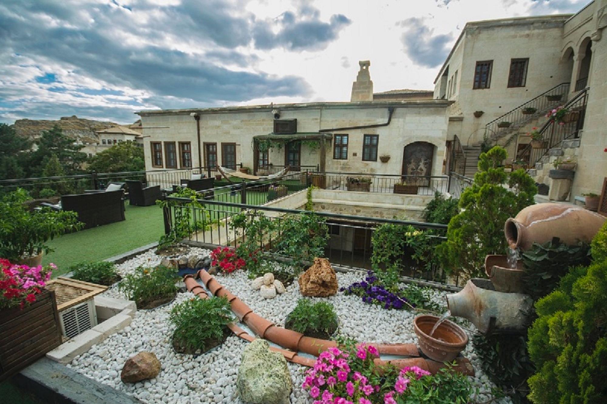 Fresco Cave Suites & Mansions