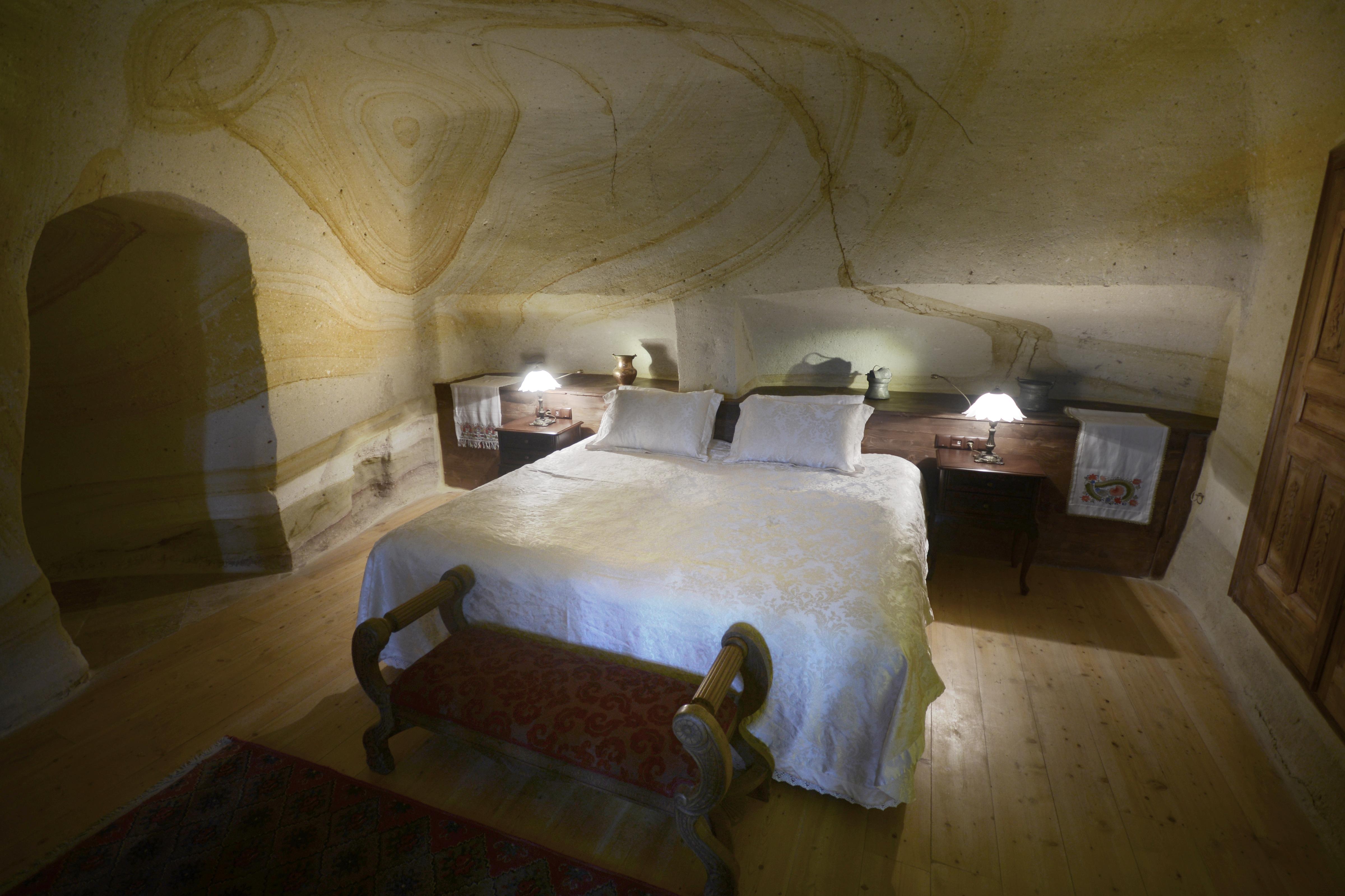 Fresco Cave Suites & Mansions