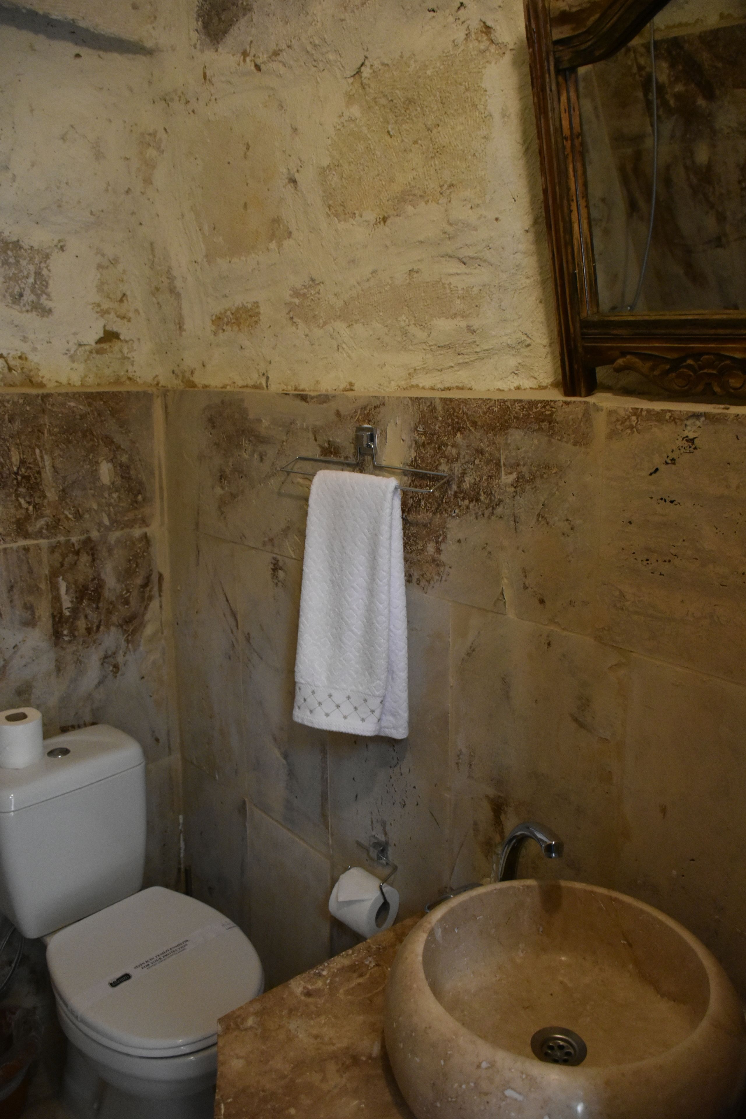 Glamada Cave Suite
