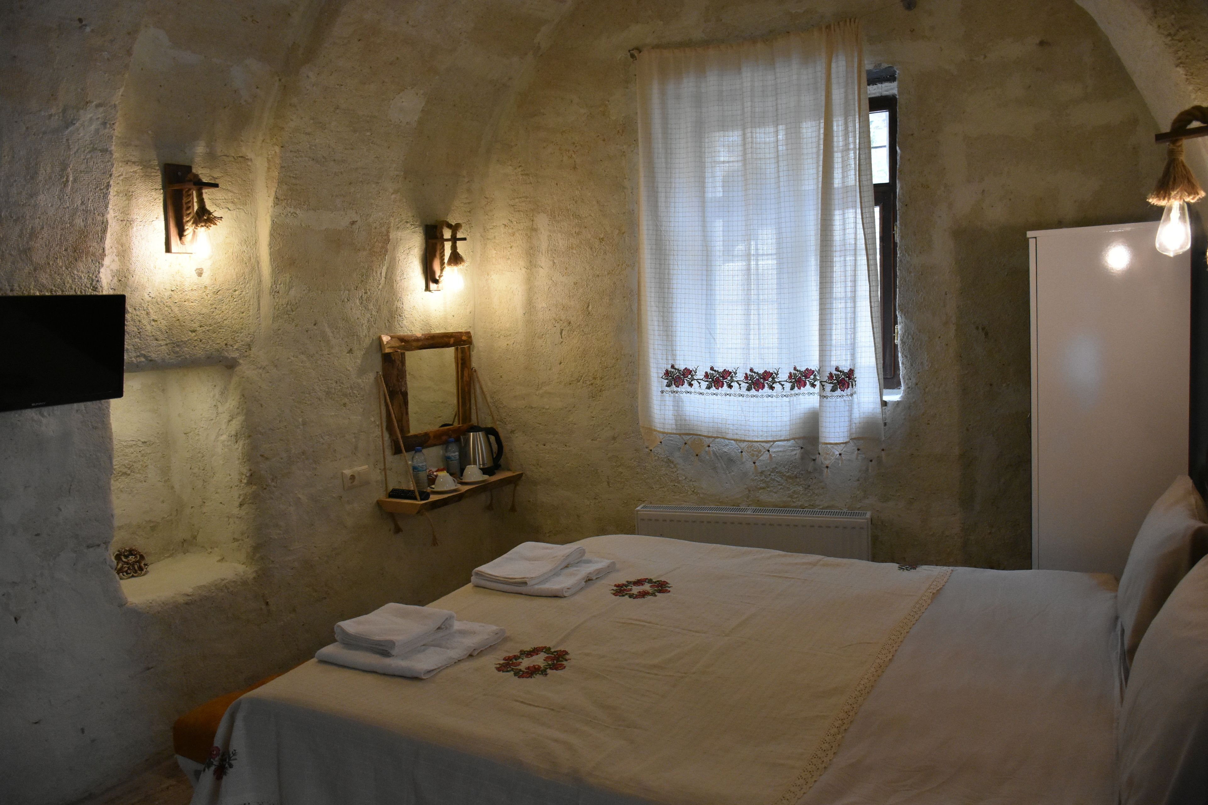 Glamada Cave Suite