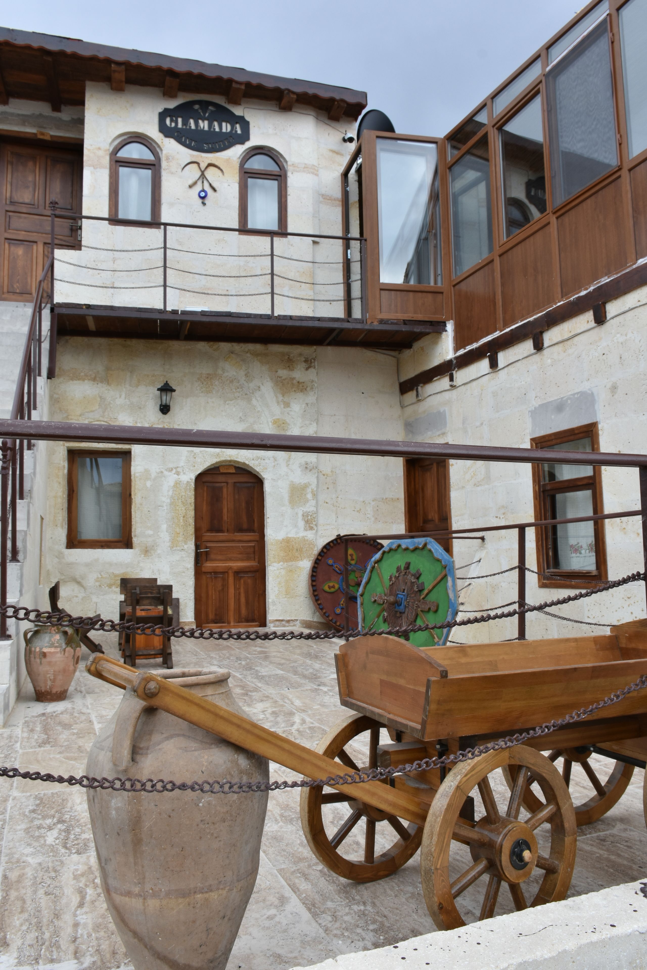 Glamada Cave Suite