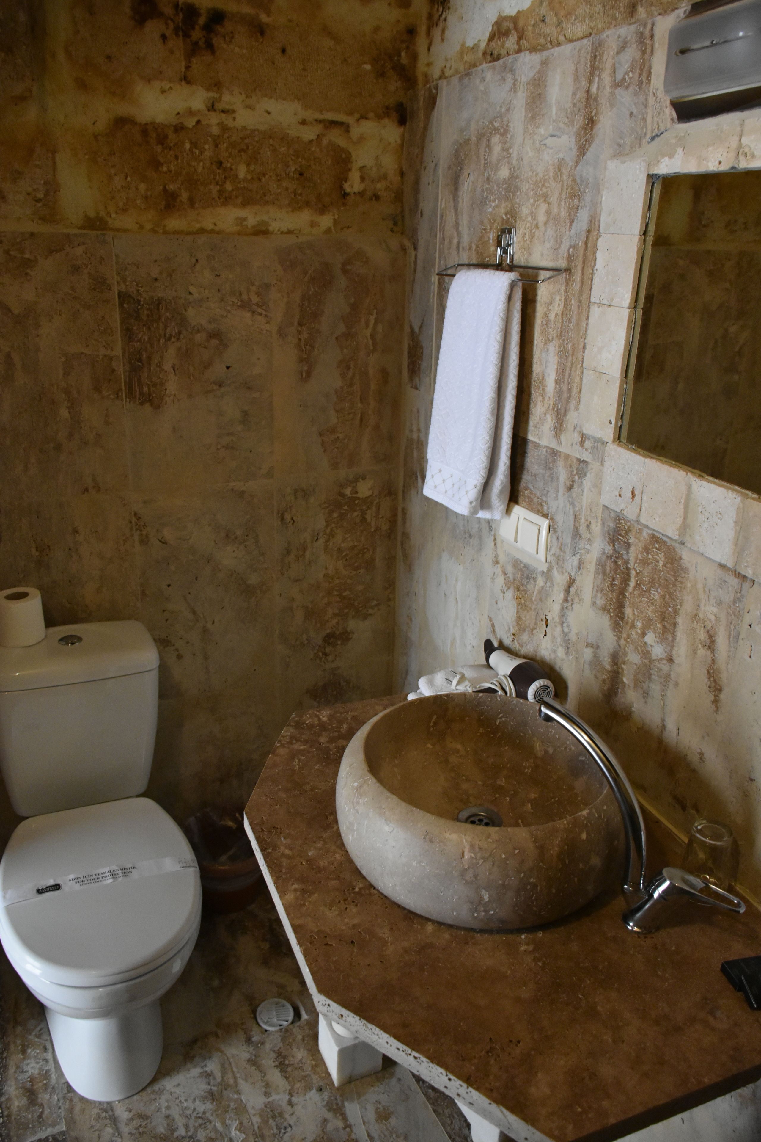 Glamada Cave Suite