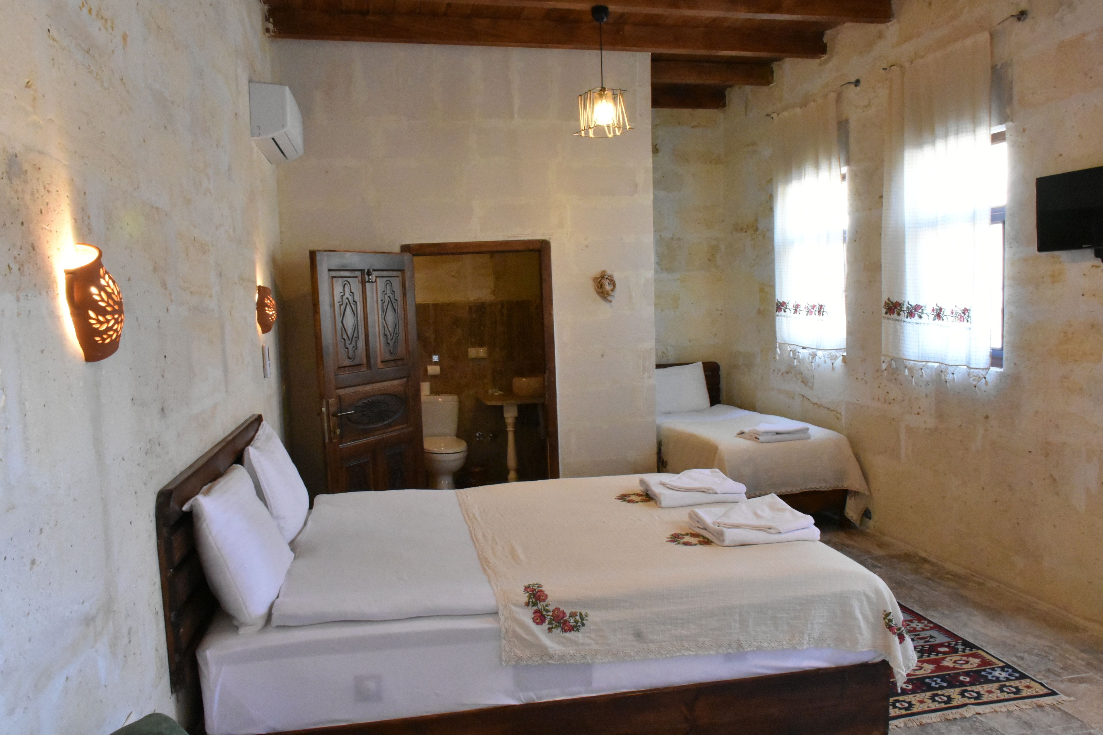 Glamada Cave Suite