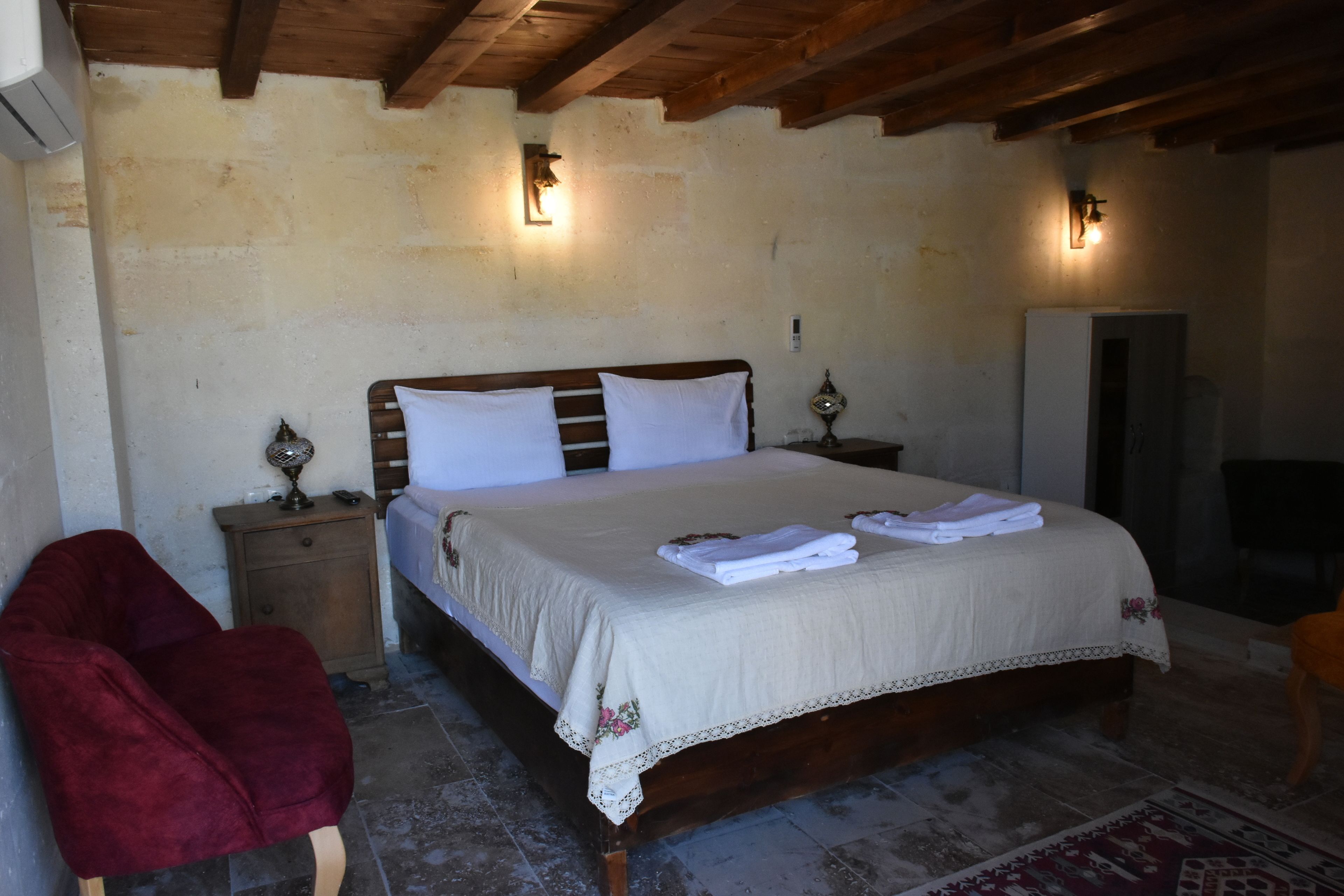 Glamada Cave Suite