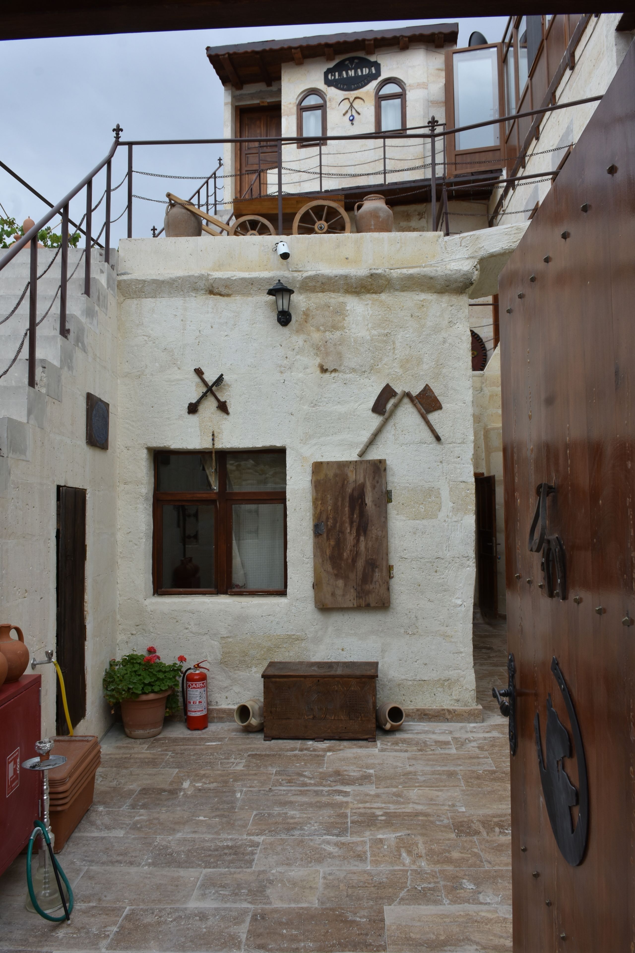 Glamada Cave Suite