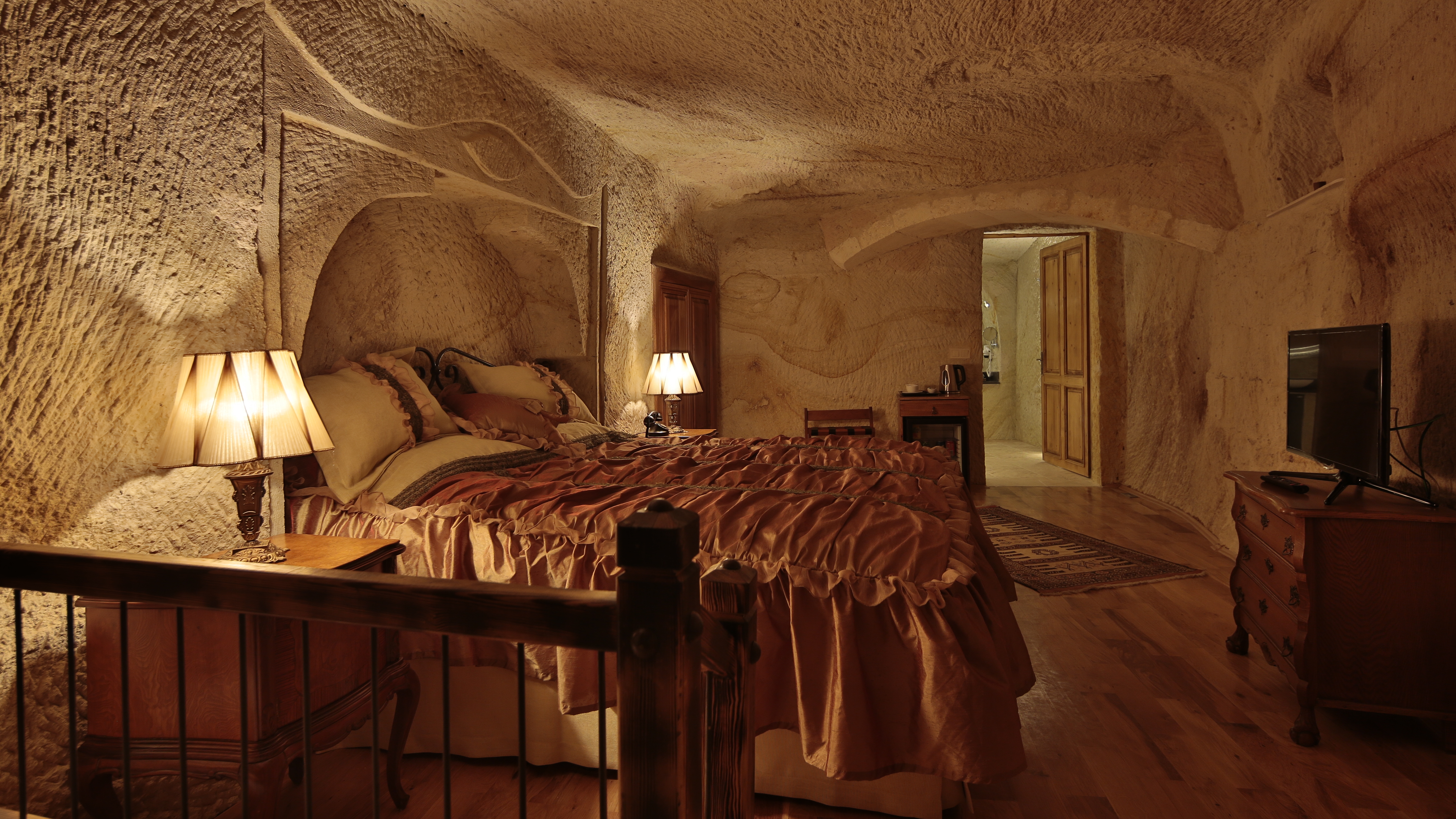 Golden Cave Suites