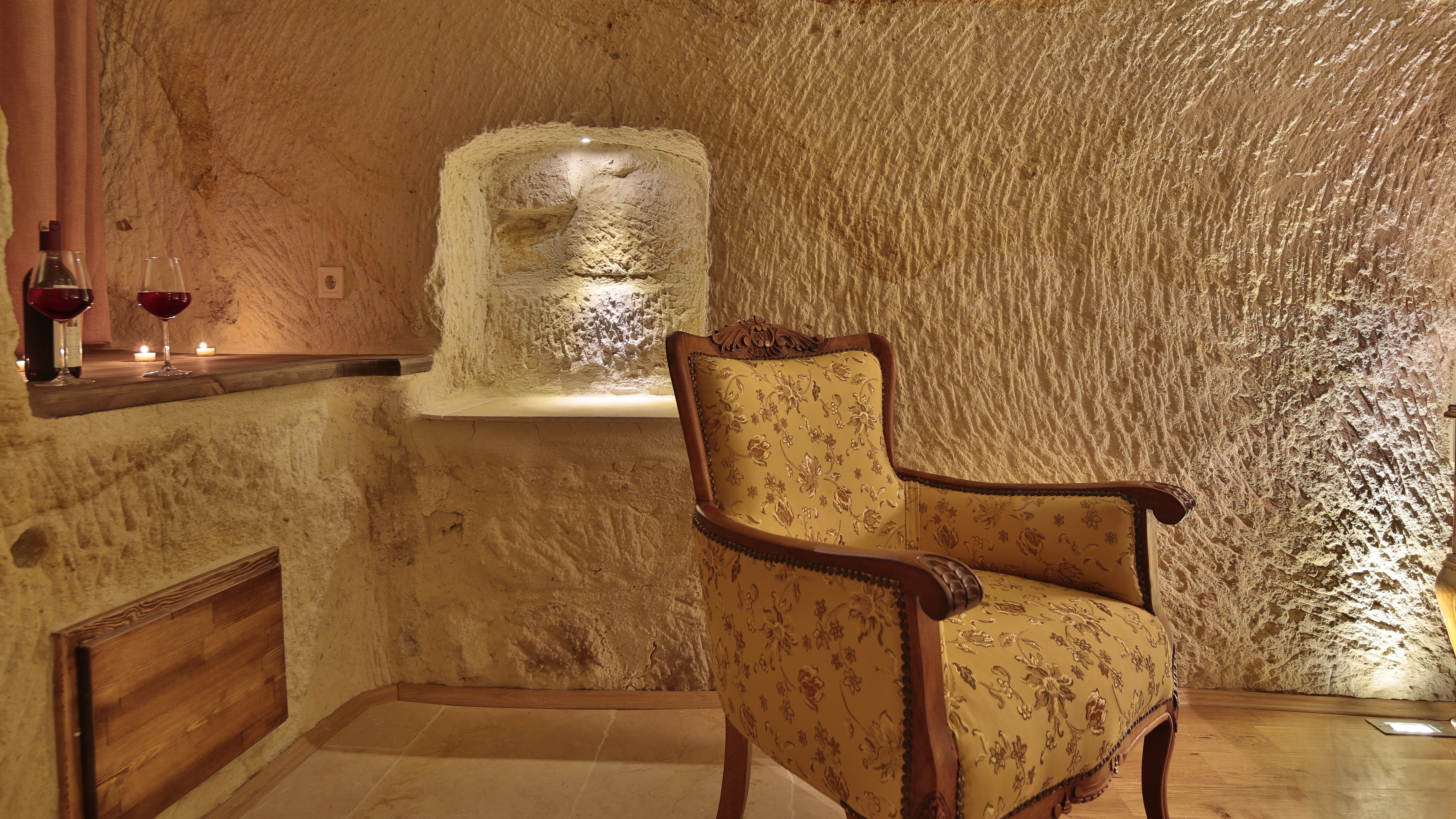 Golden Cave Suites