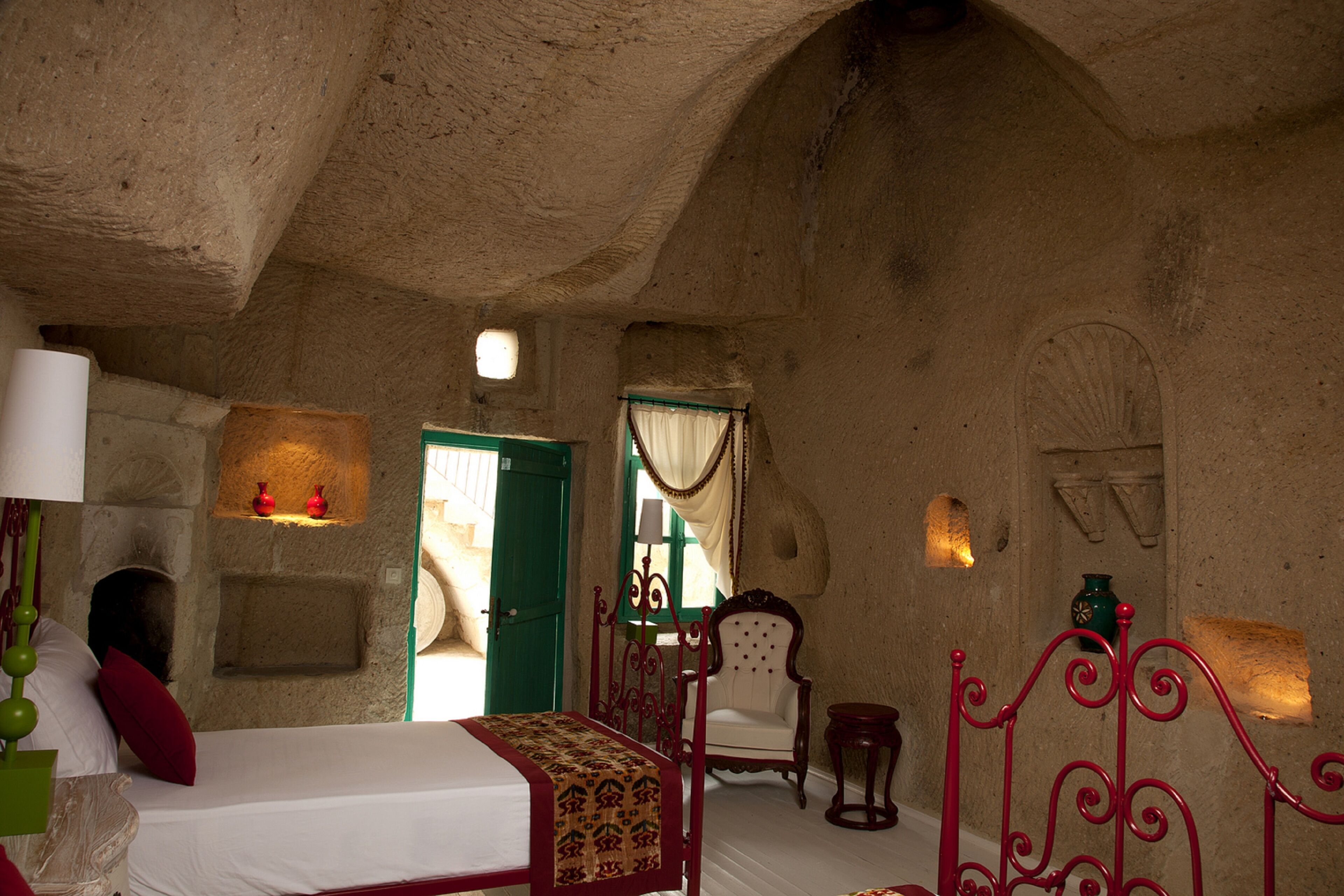 Hezen Cave Hotel