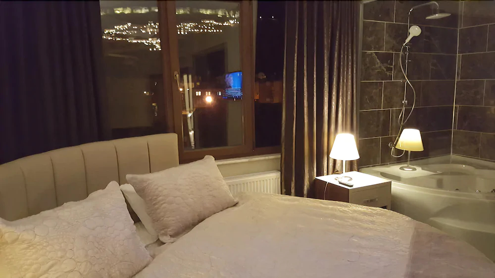 Janet Hotel