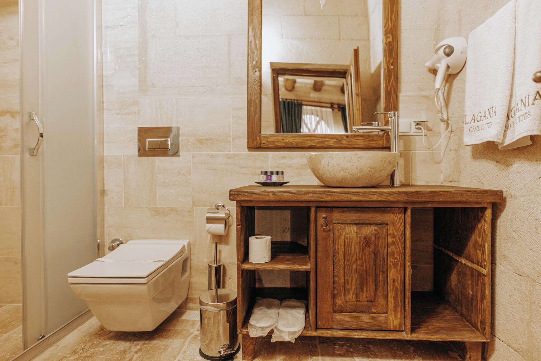 Lagania Cave Suites