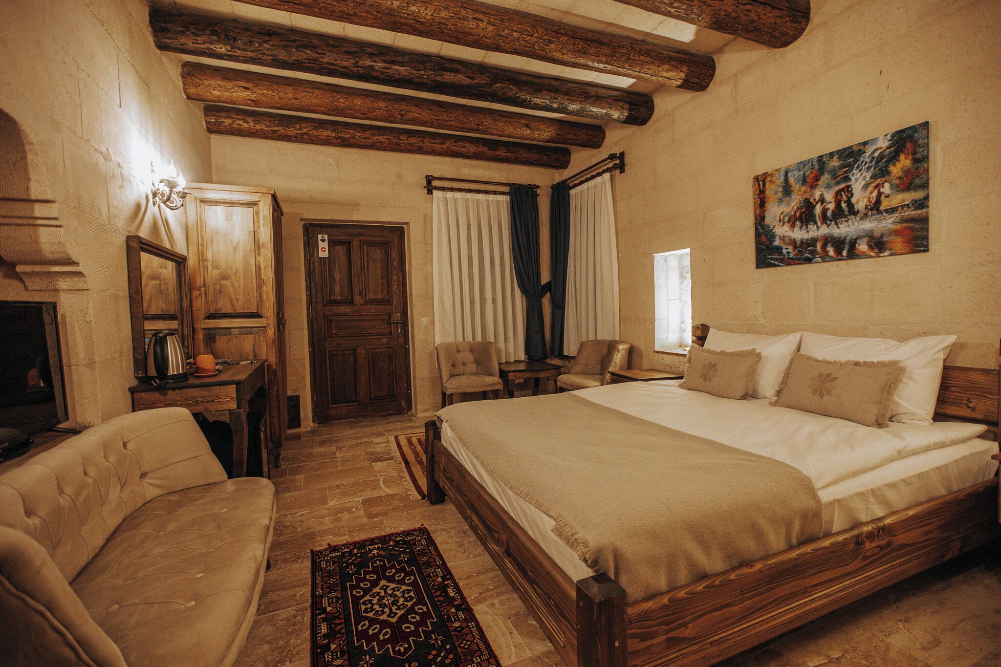 Lagania Cave Suites